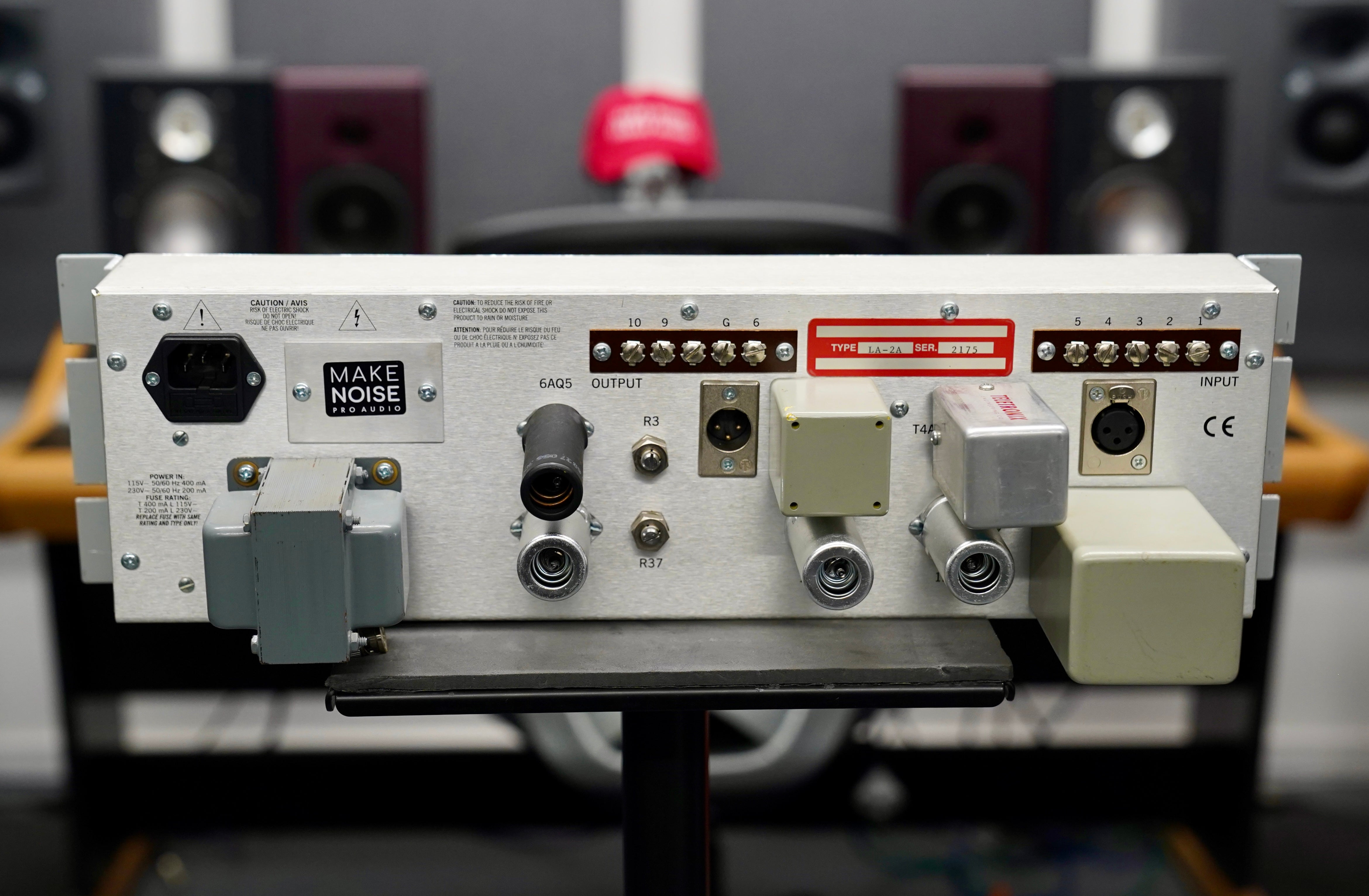 Universal Audio LA-2A Leveling Amplifier