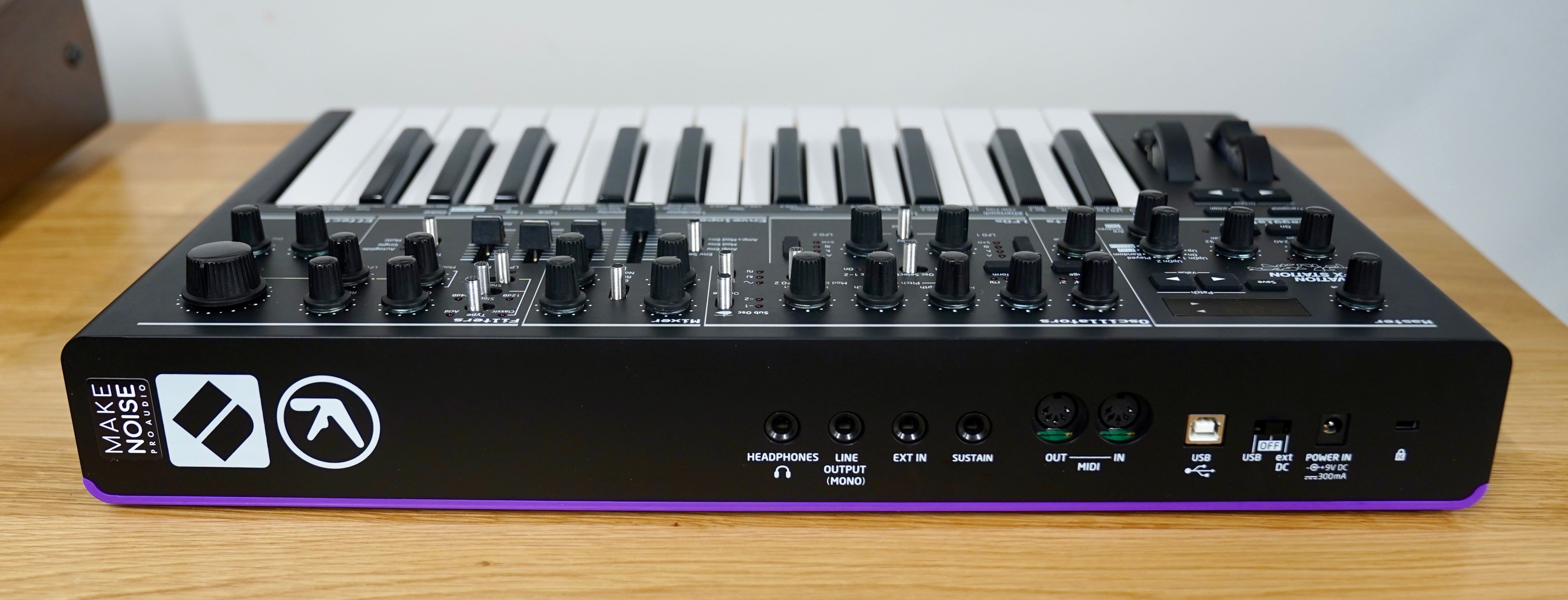 Novation AFX Station