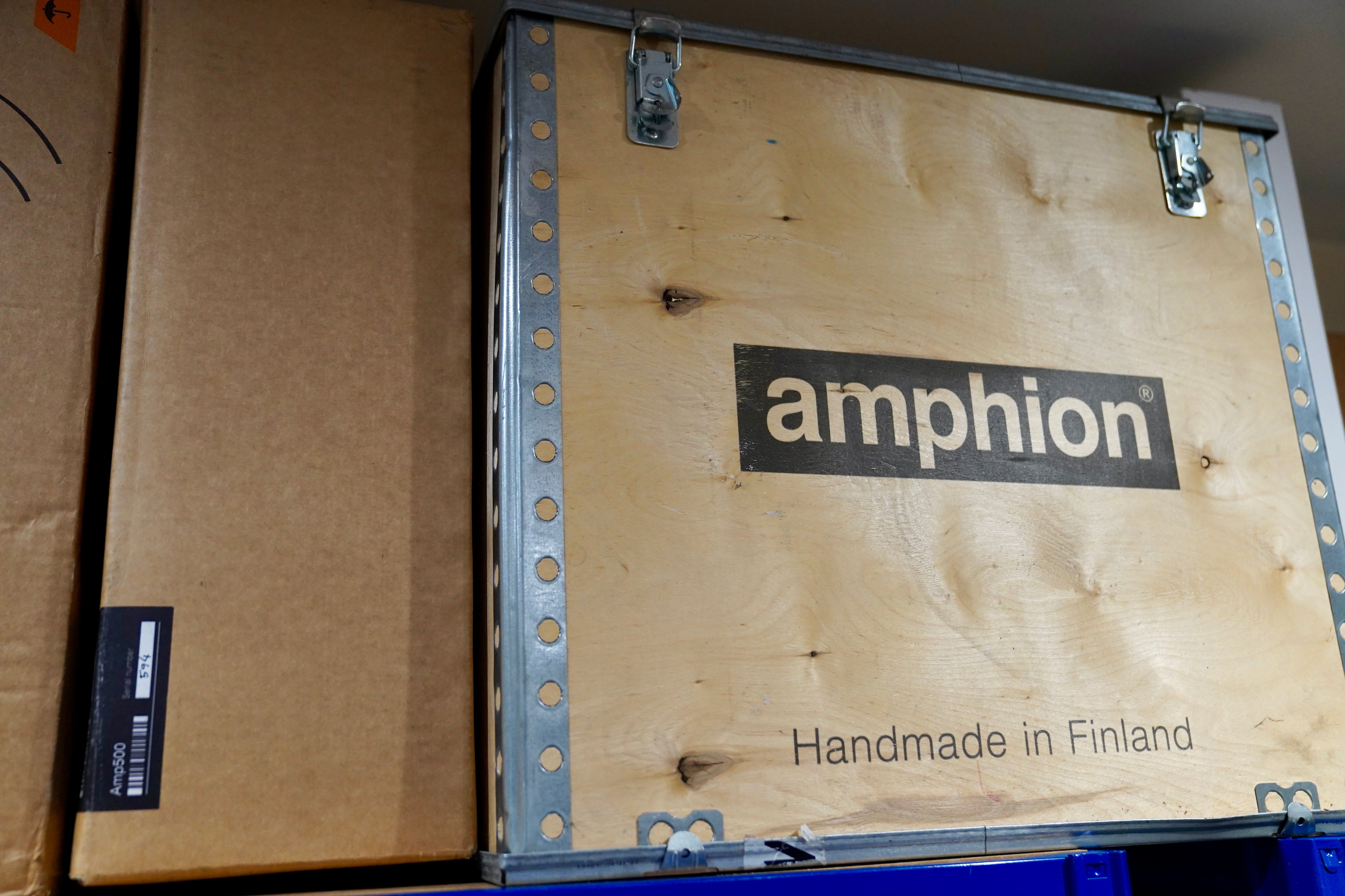 Amphion Two18 (Pair) w/ Amp500