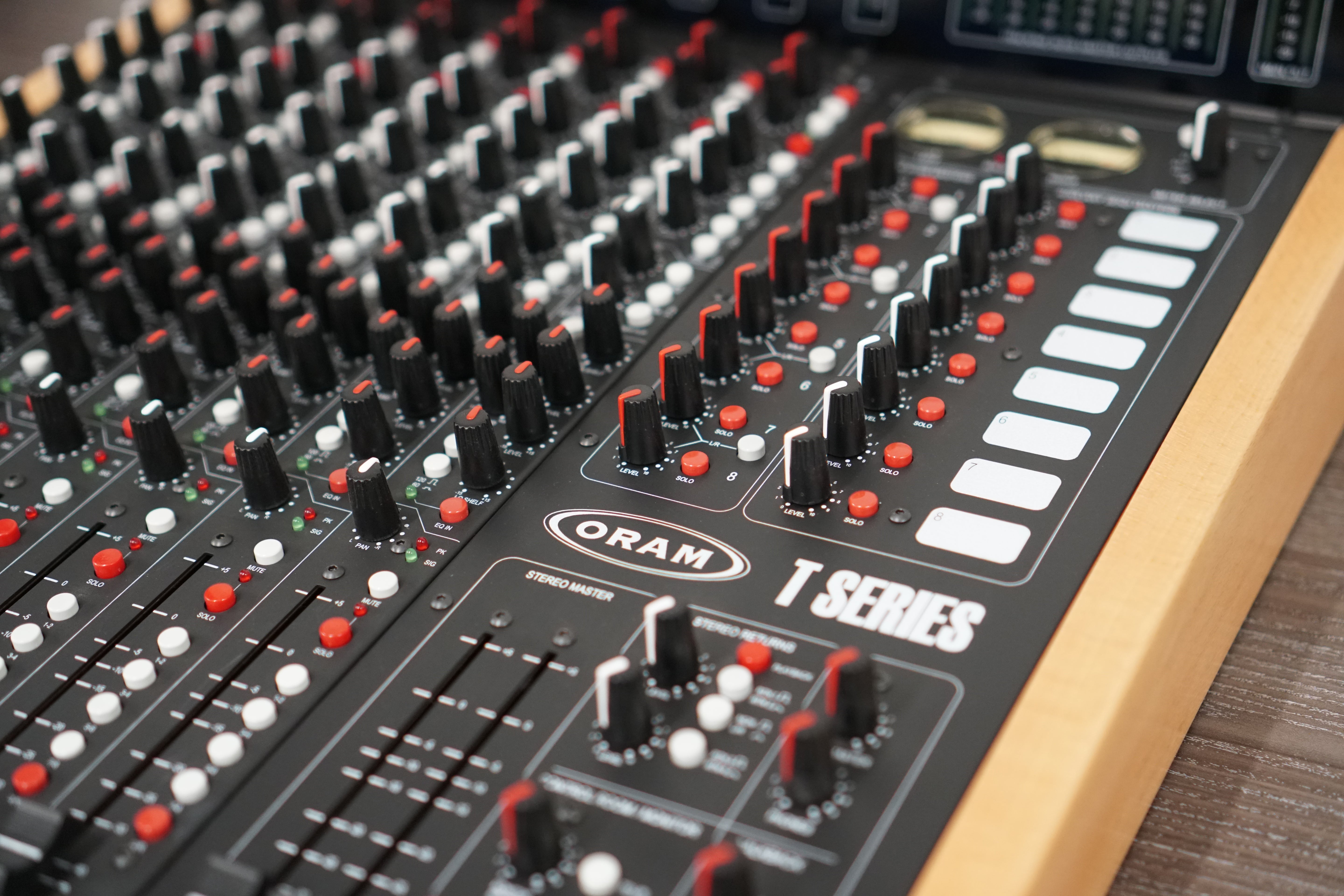 Oram T-Series 8ch Console