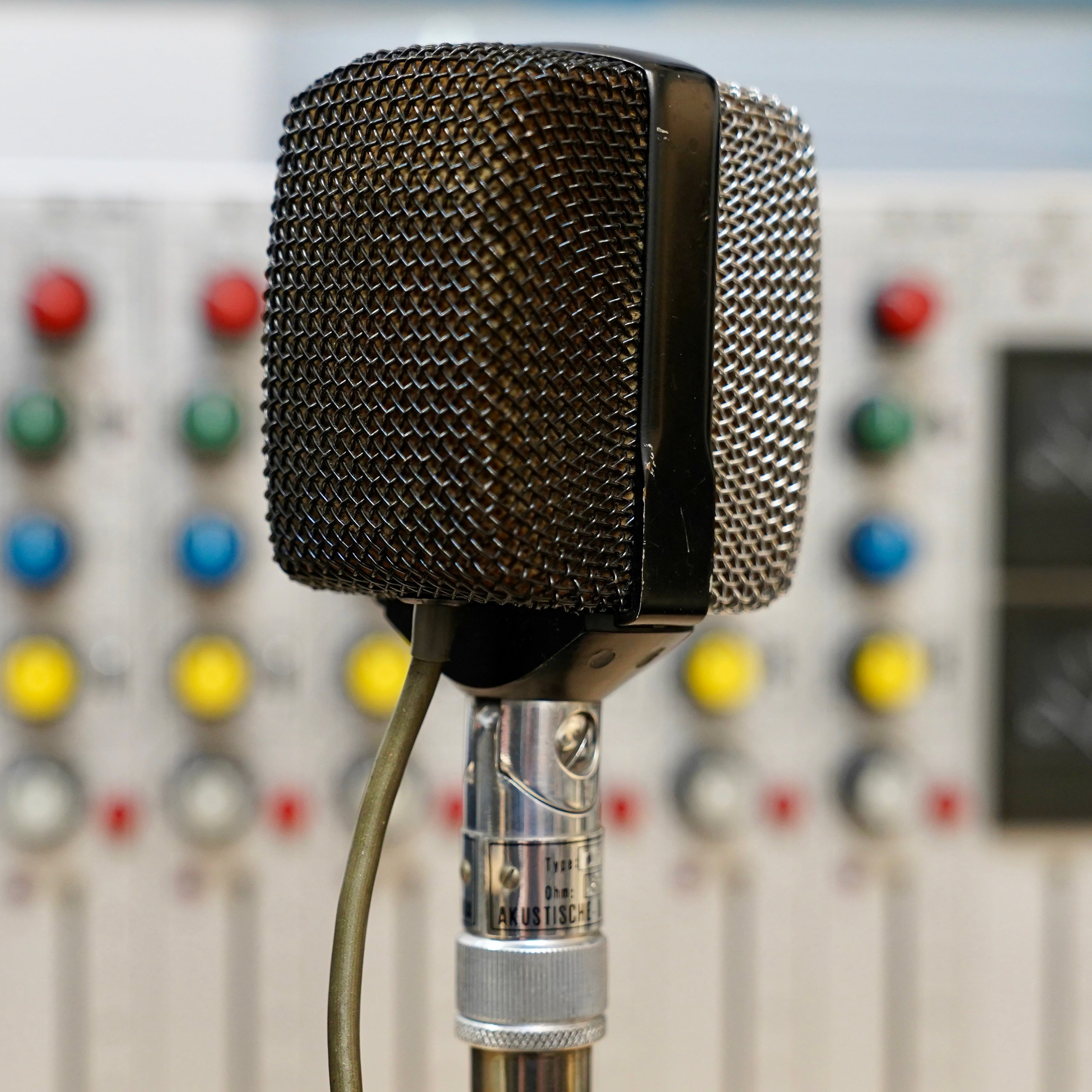 AKG D12 Cardioid Dynamic Microphone