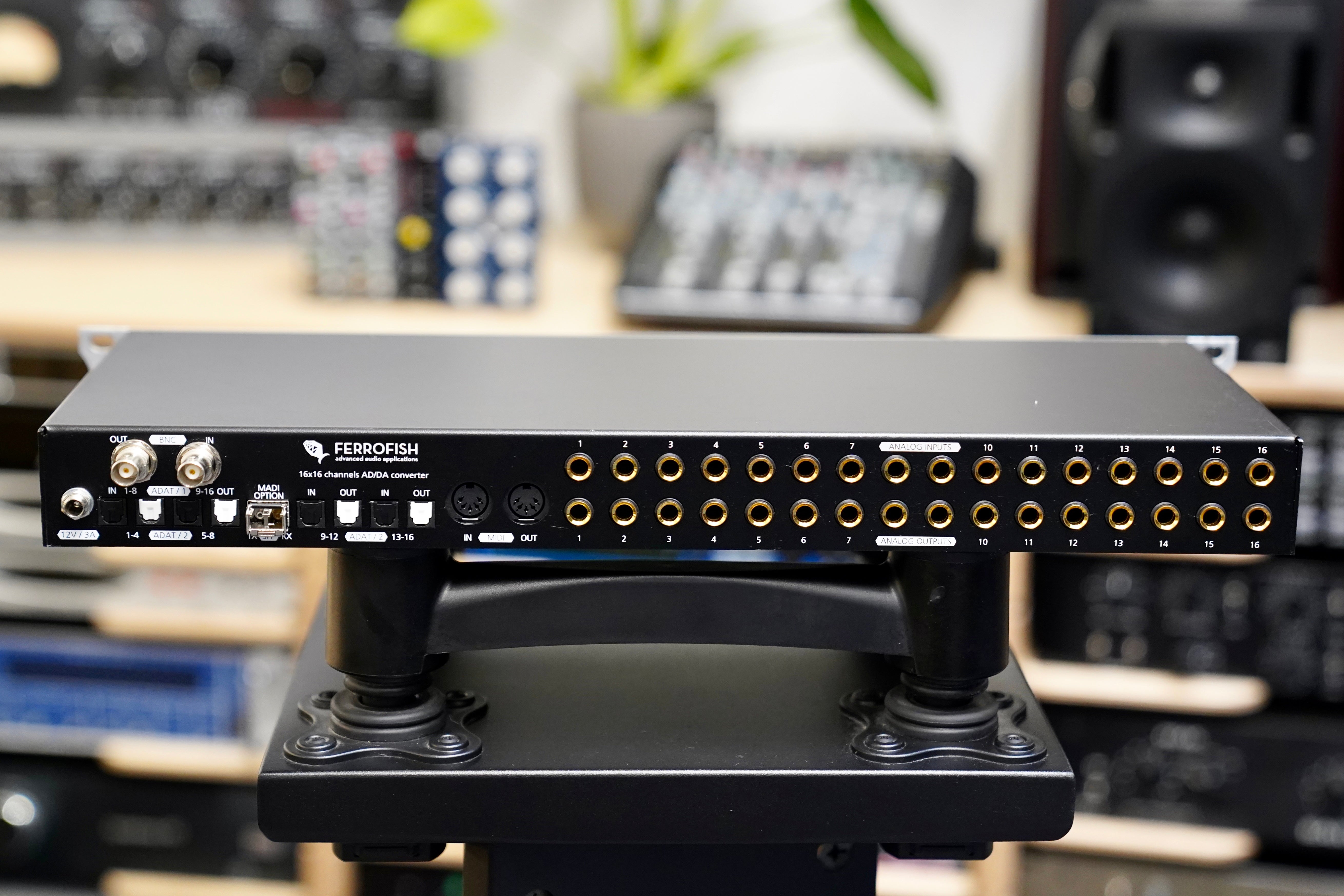 Ferrofish Pulse 16 MX AD/DA Converter