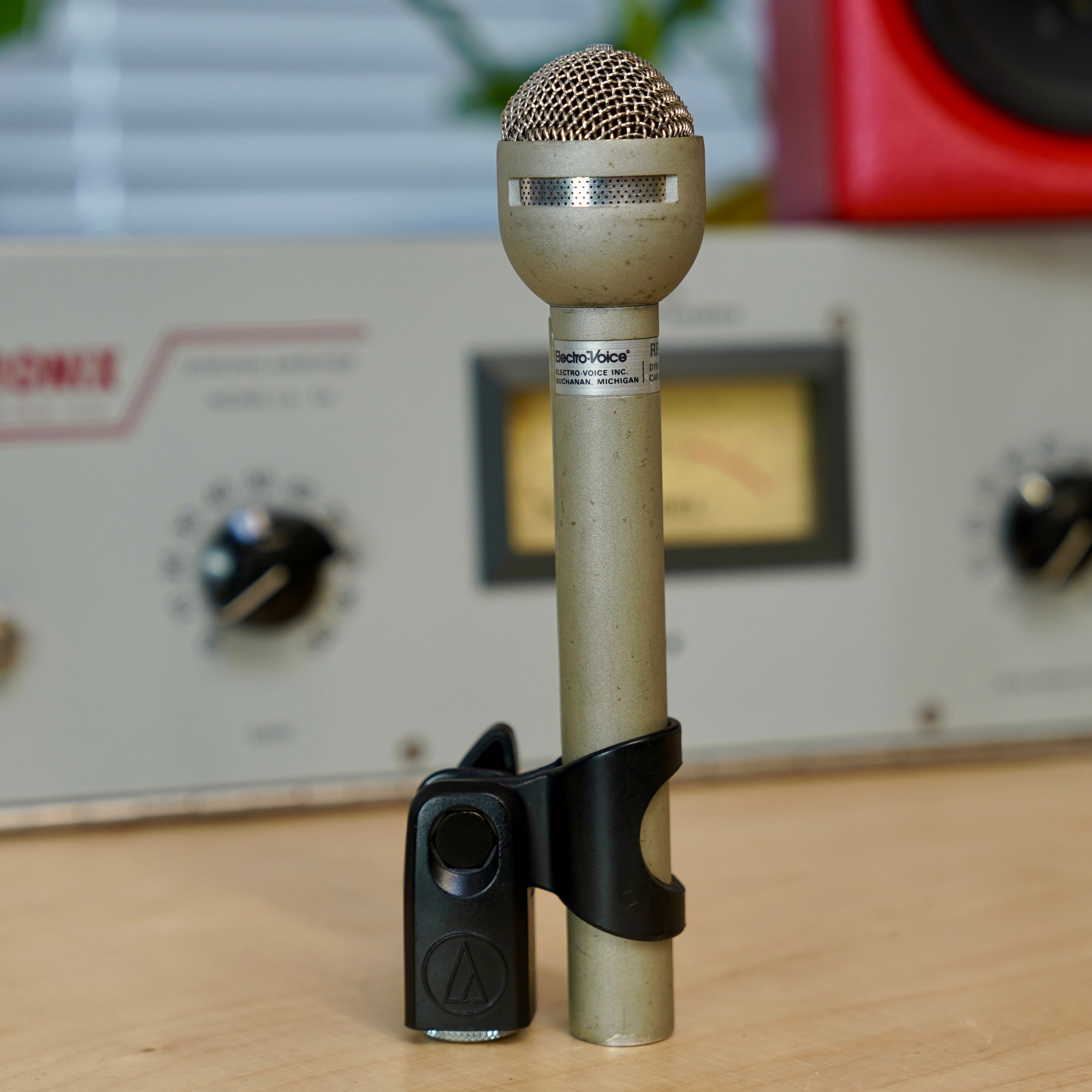 Electro-Voice RE10 Supercardioid Dynamic Cardioid Microphone