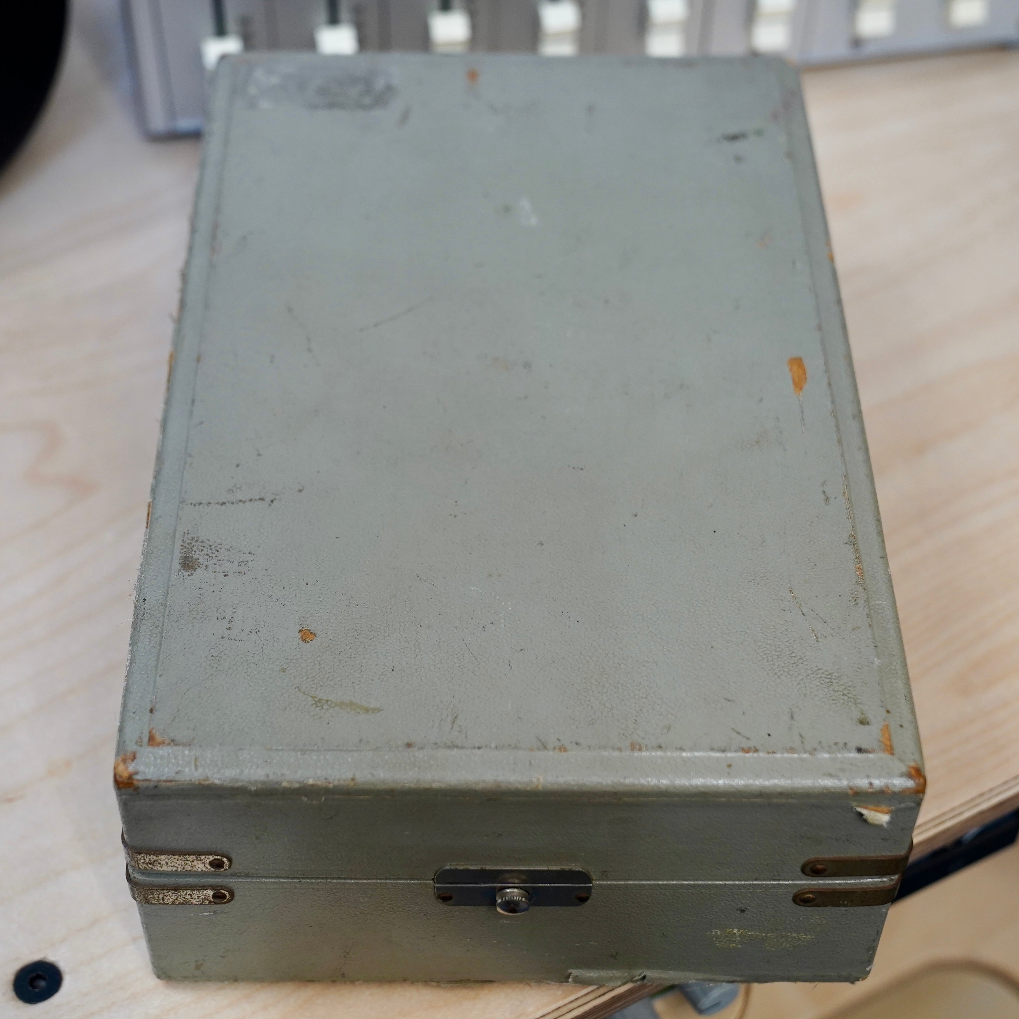 AKG D25