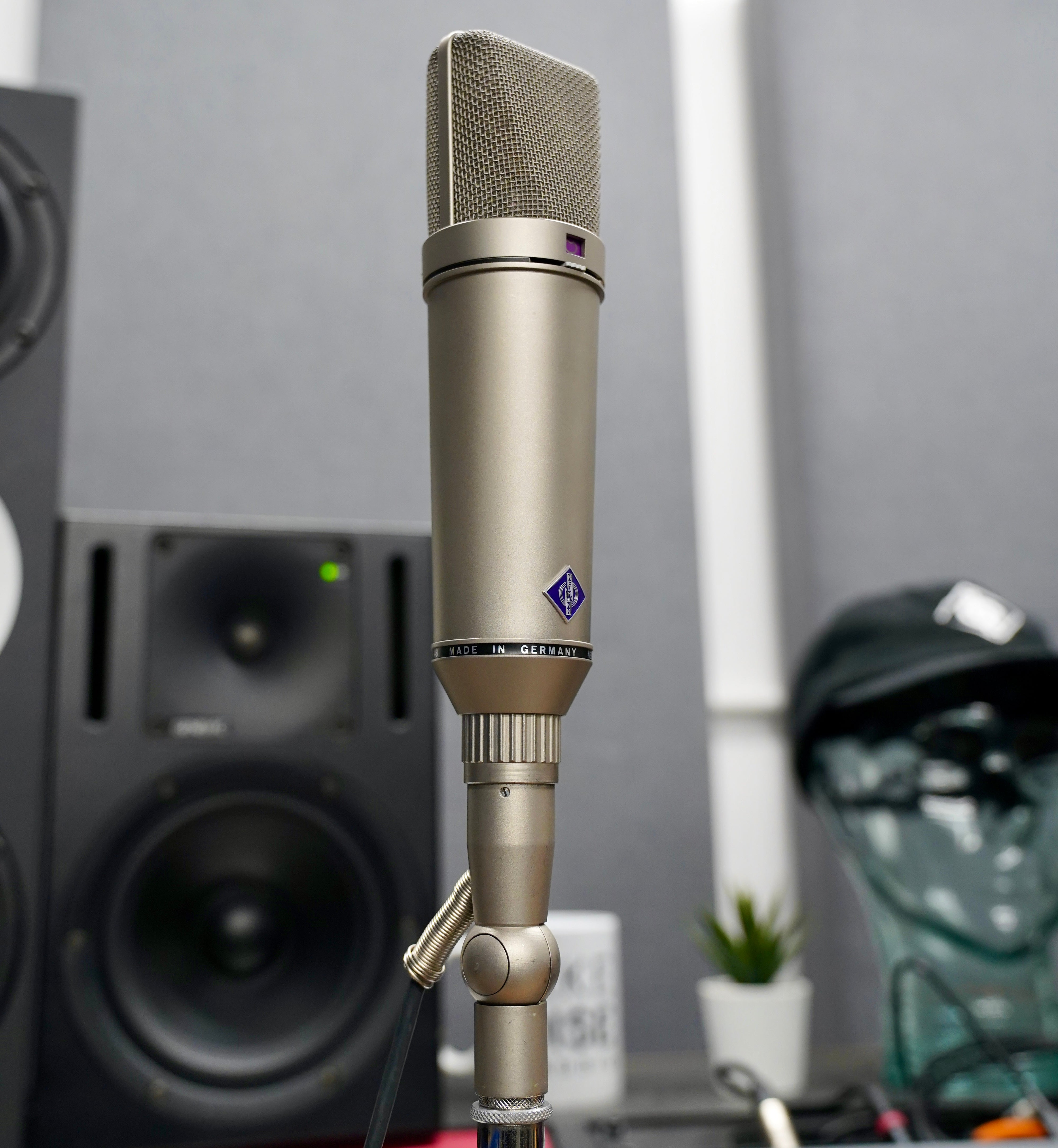 Neumann U87 (1979)
