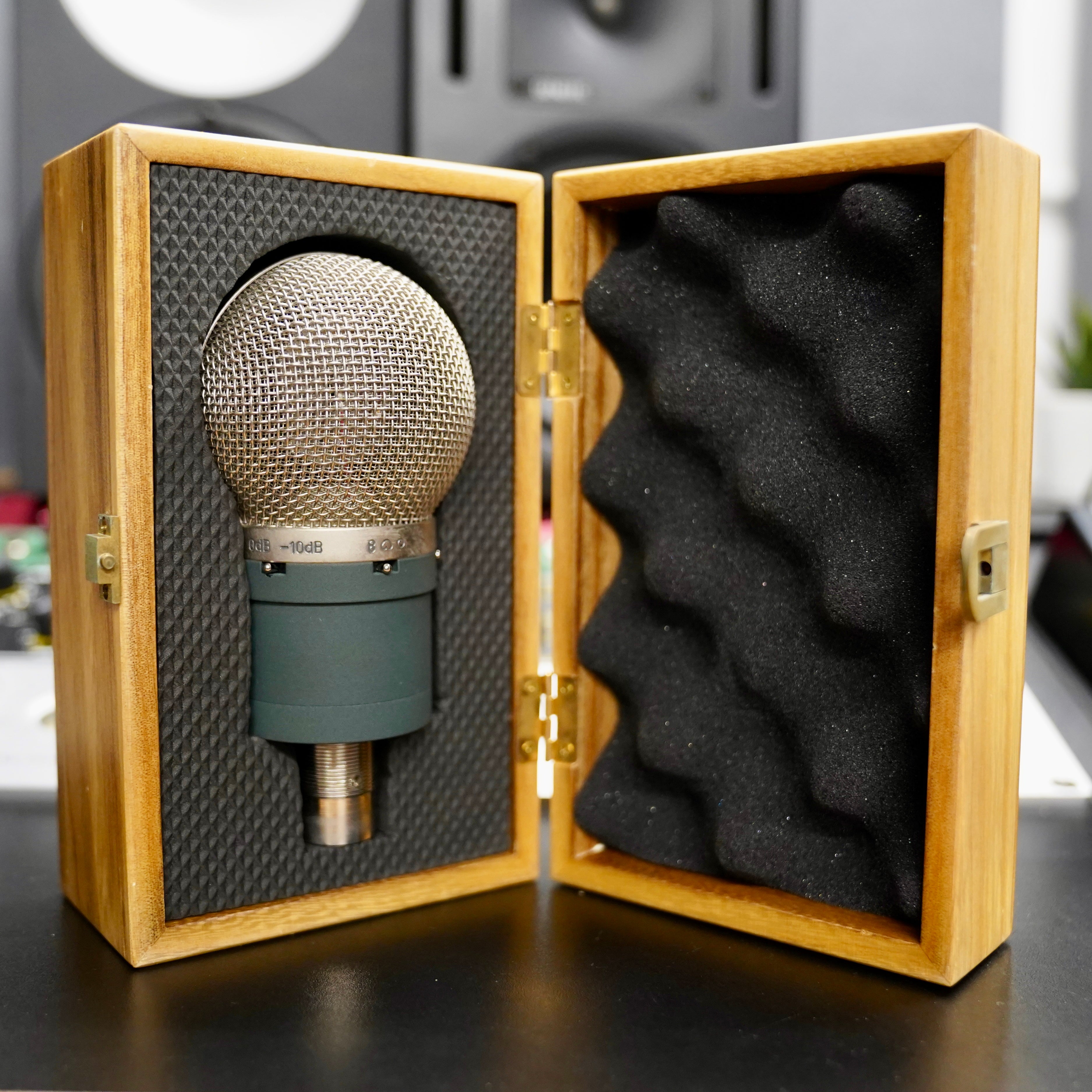 sE Electronics Titan