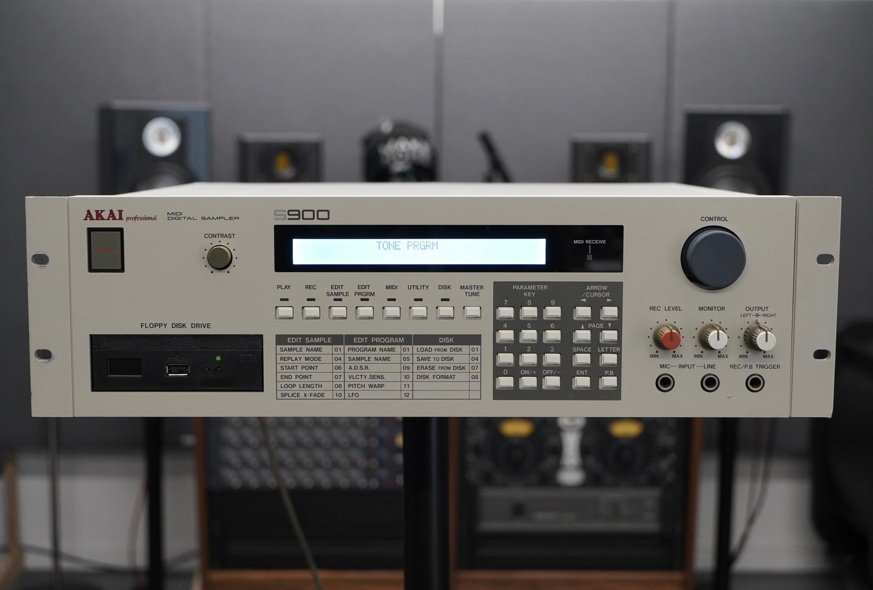Akai S900 Sampler (Jazzcat Serviced) – Make Noise Pro Audio