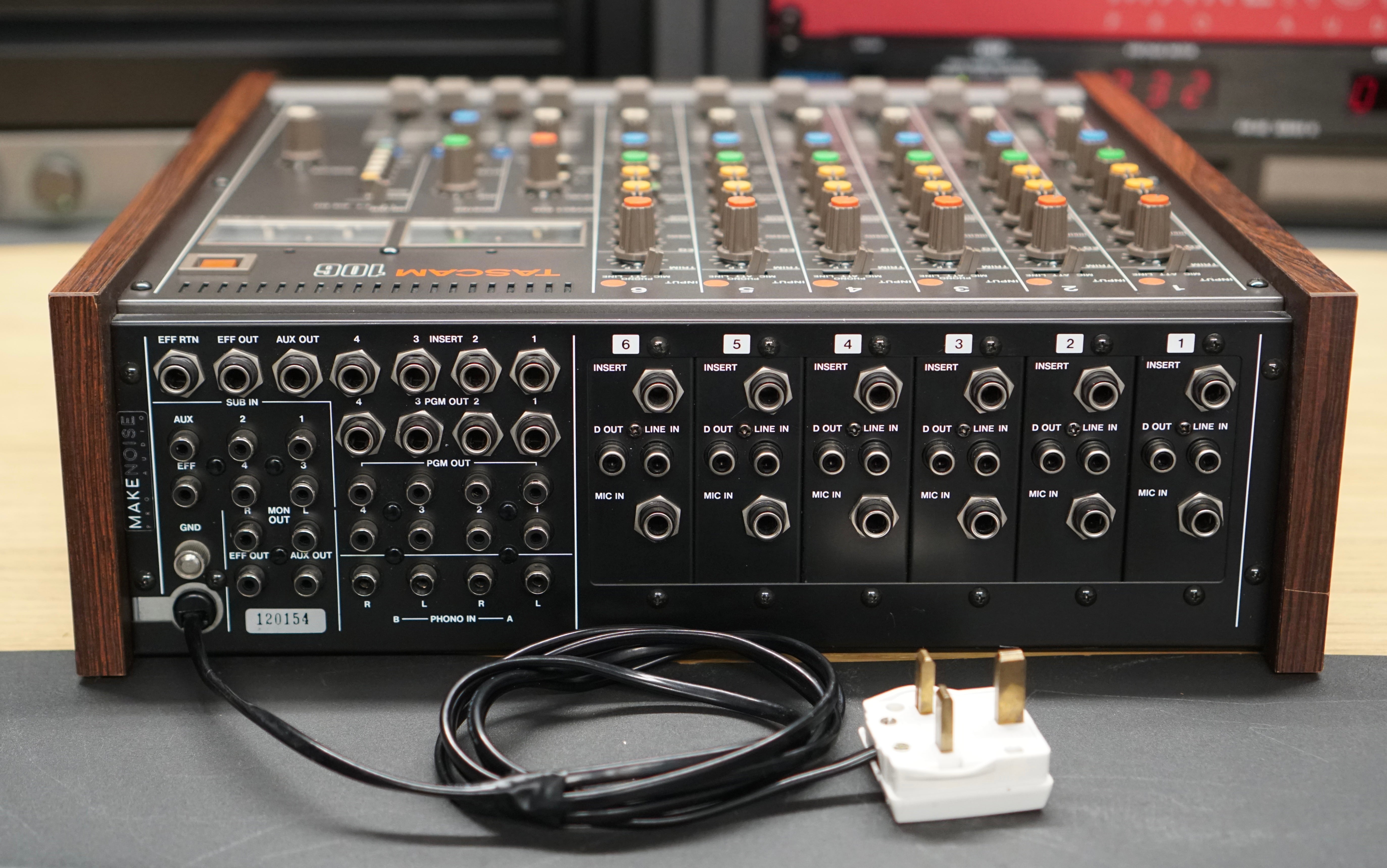 Tascam M-106