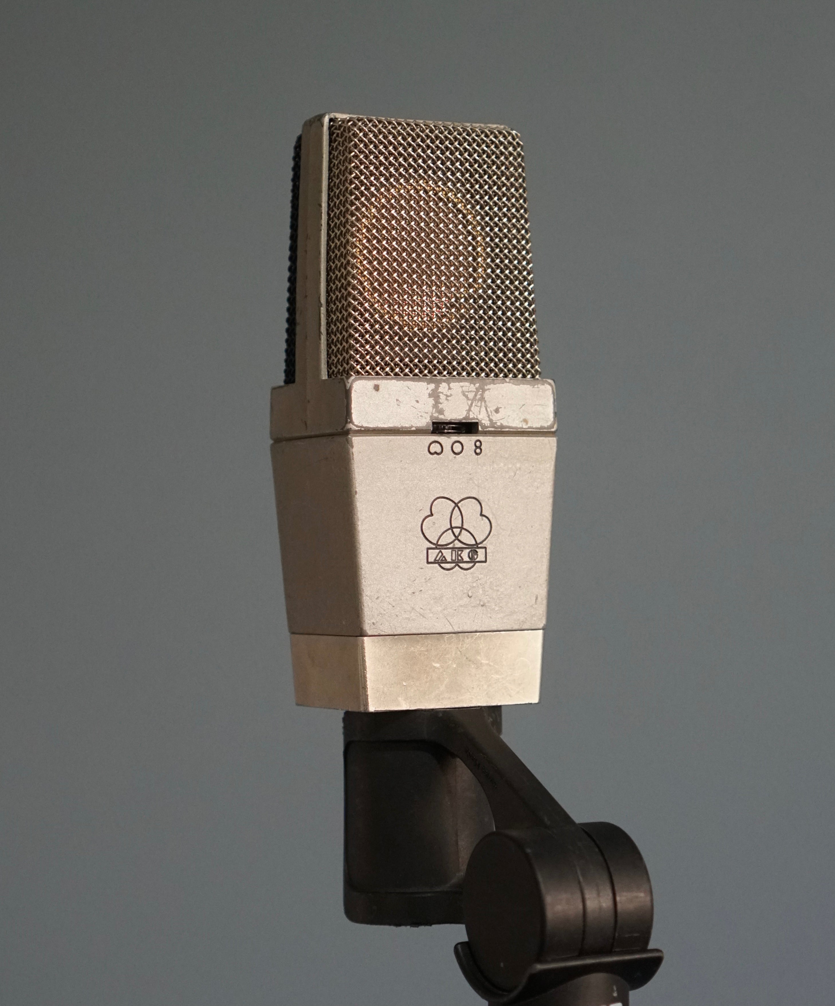 AKG C412