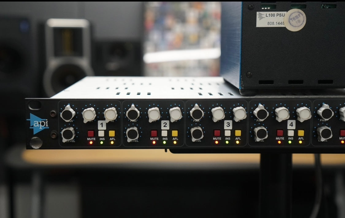 API 8200A 8-Channel Discrete Summing Mixer