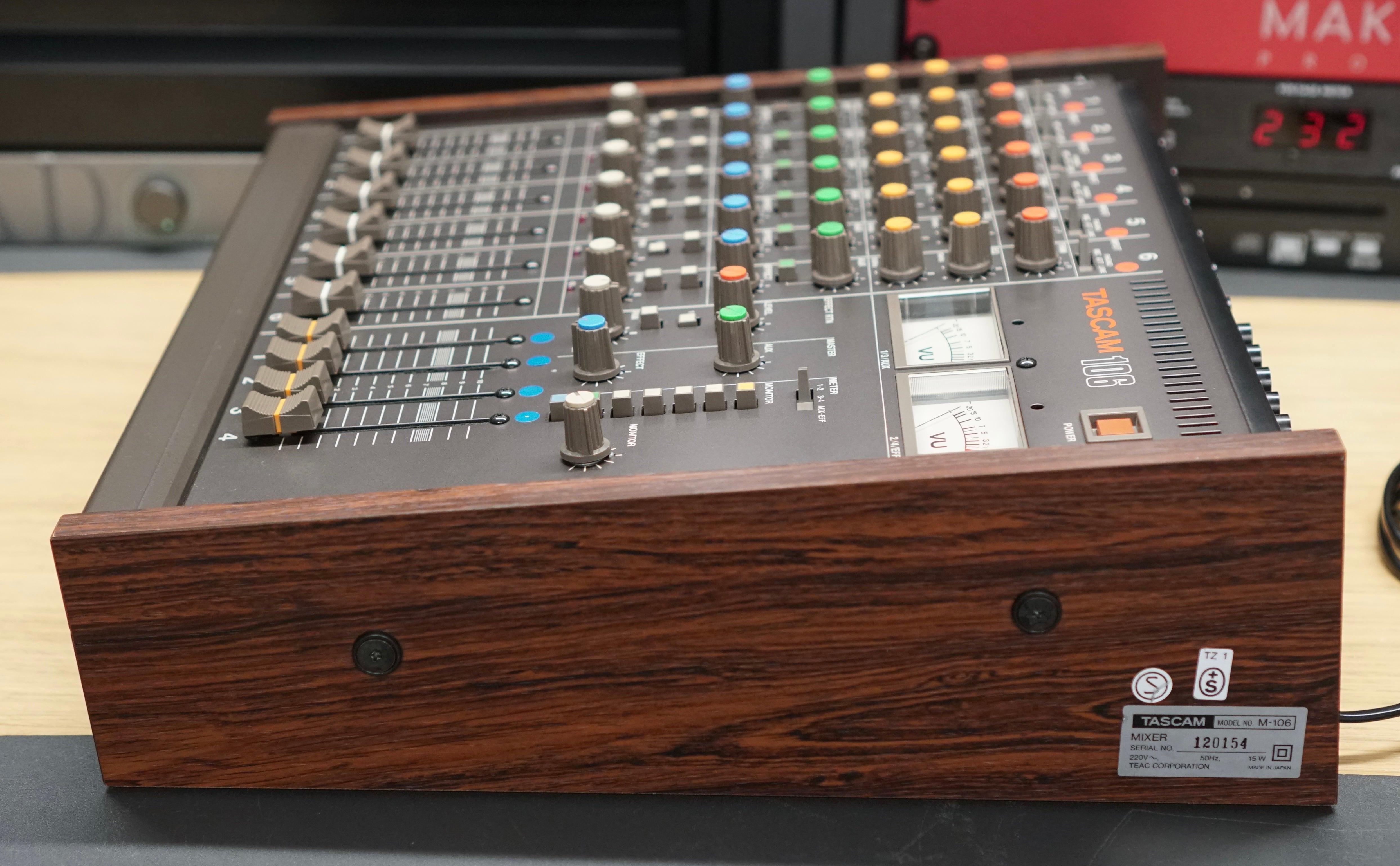 Tascam M-106