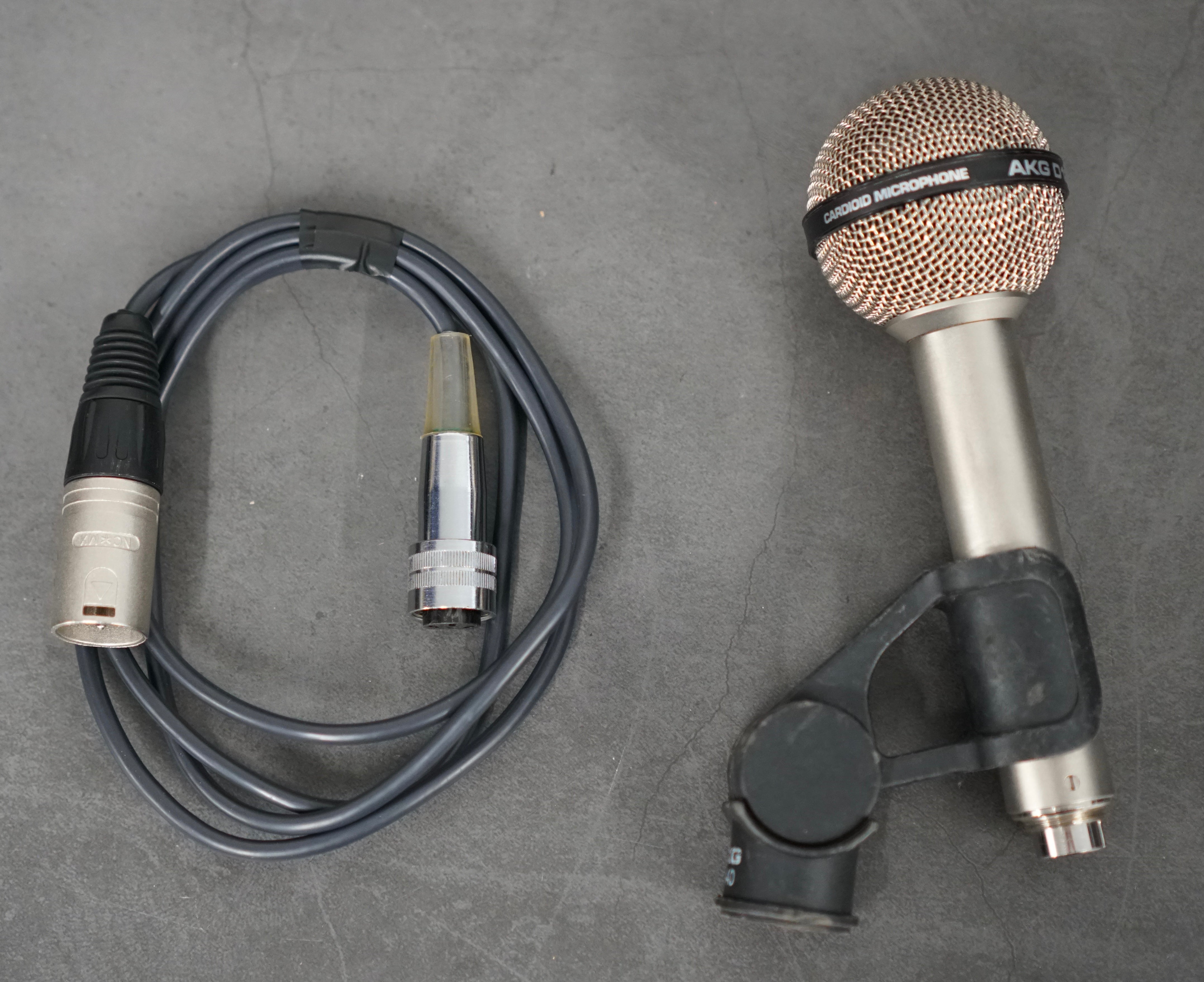 AKG D123 C