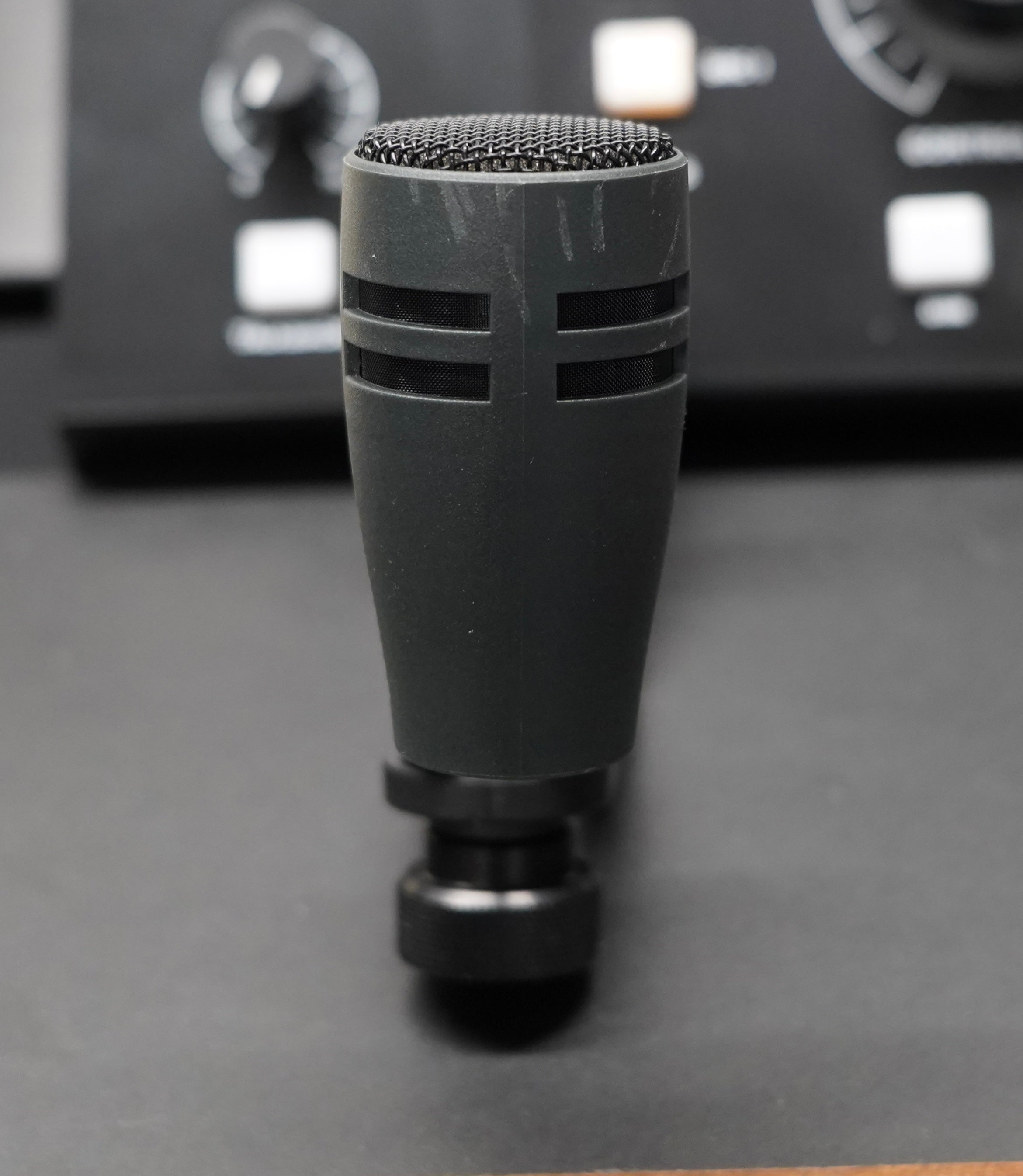 Sennheiser e604