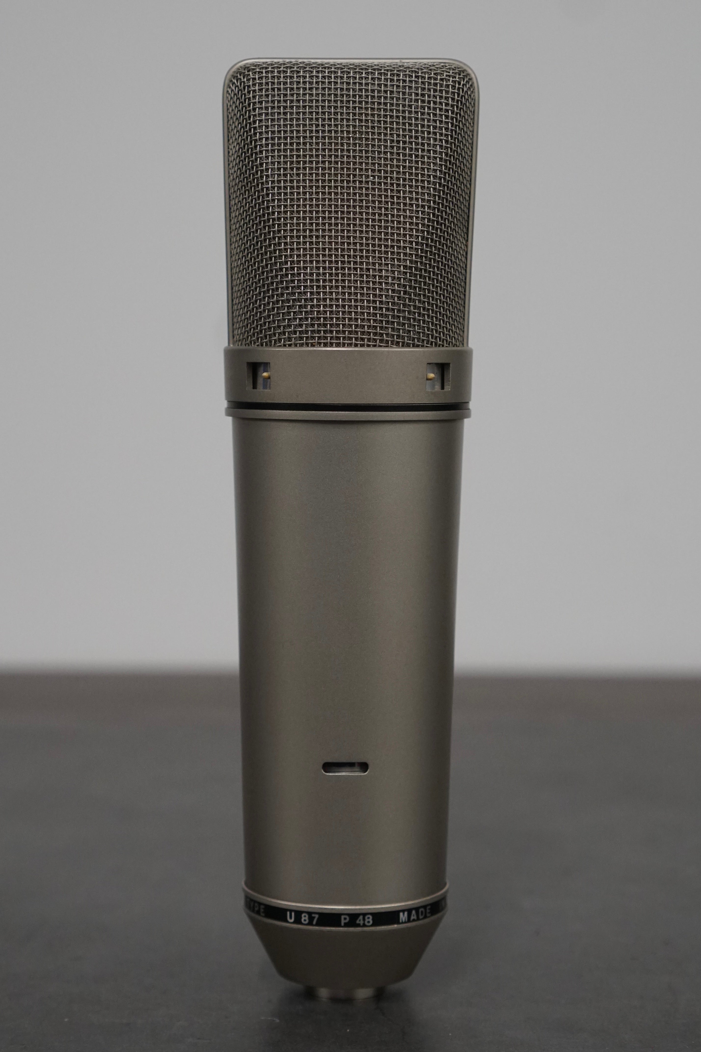 Neumann U87 (1981)