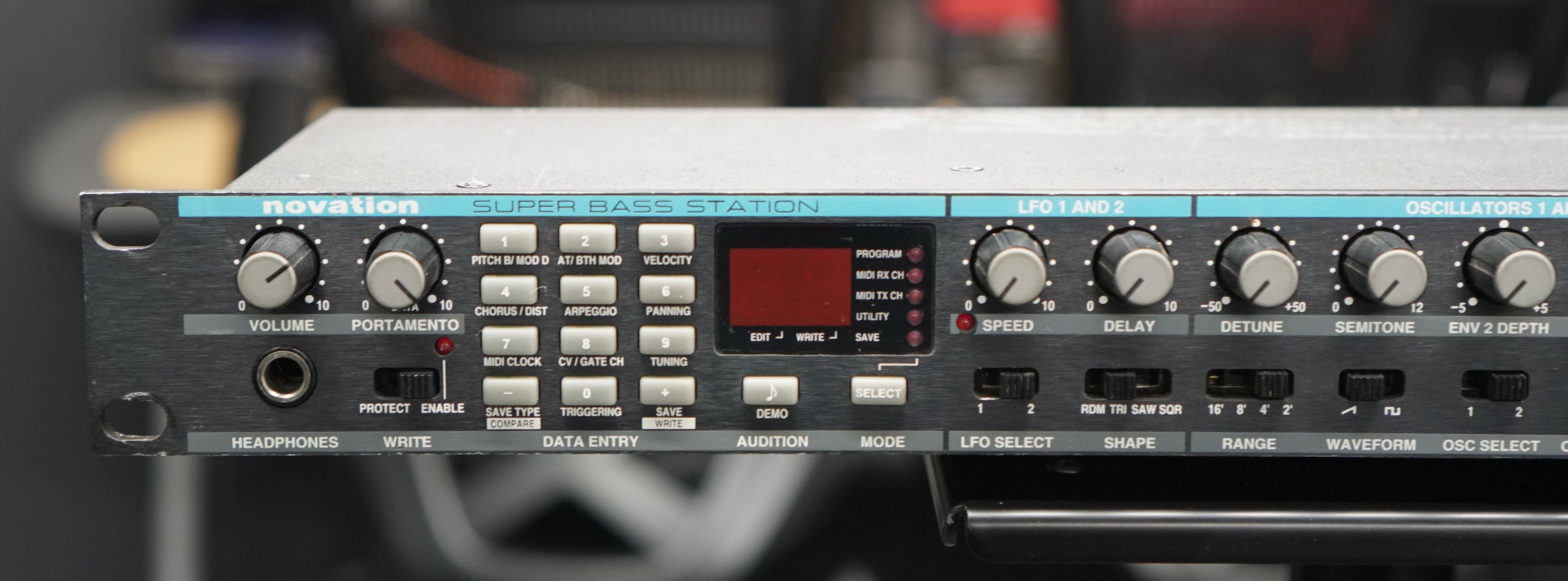 Novation Super Bass Station