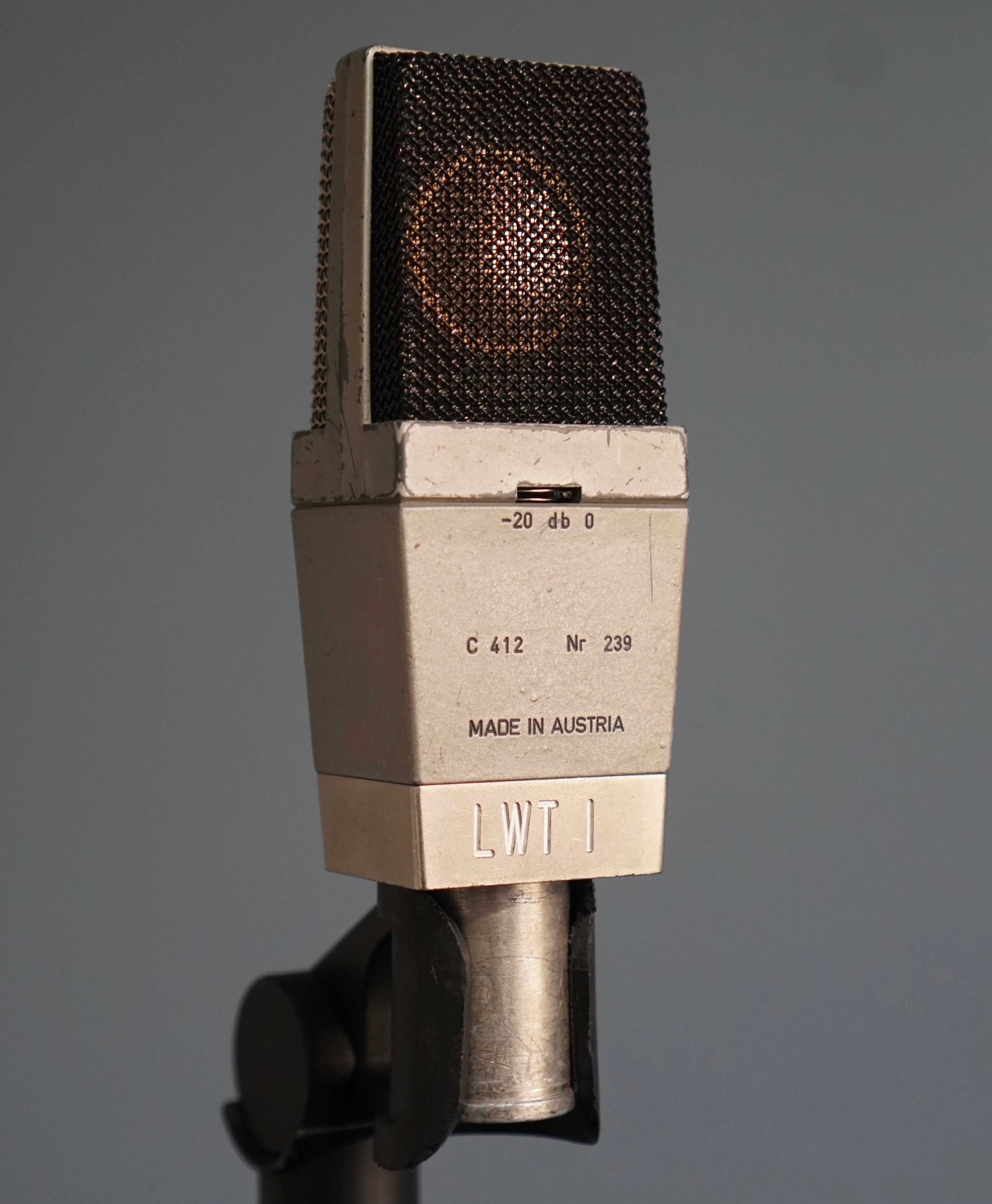 AKG C412