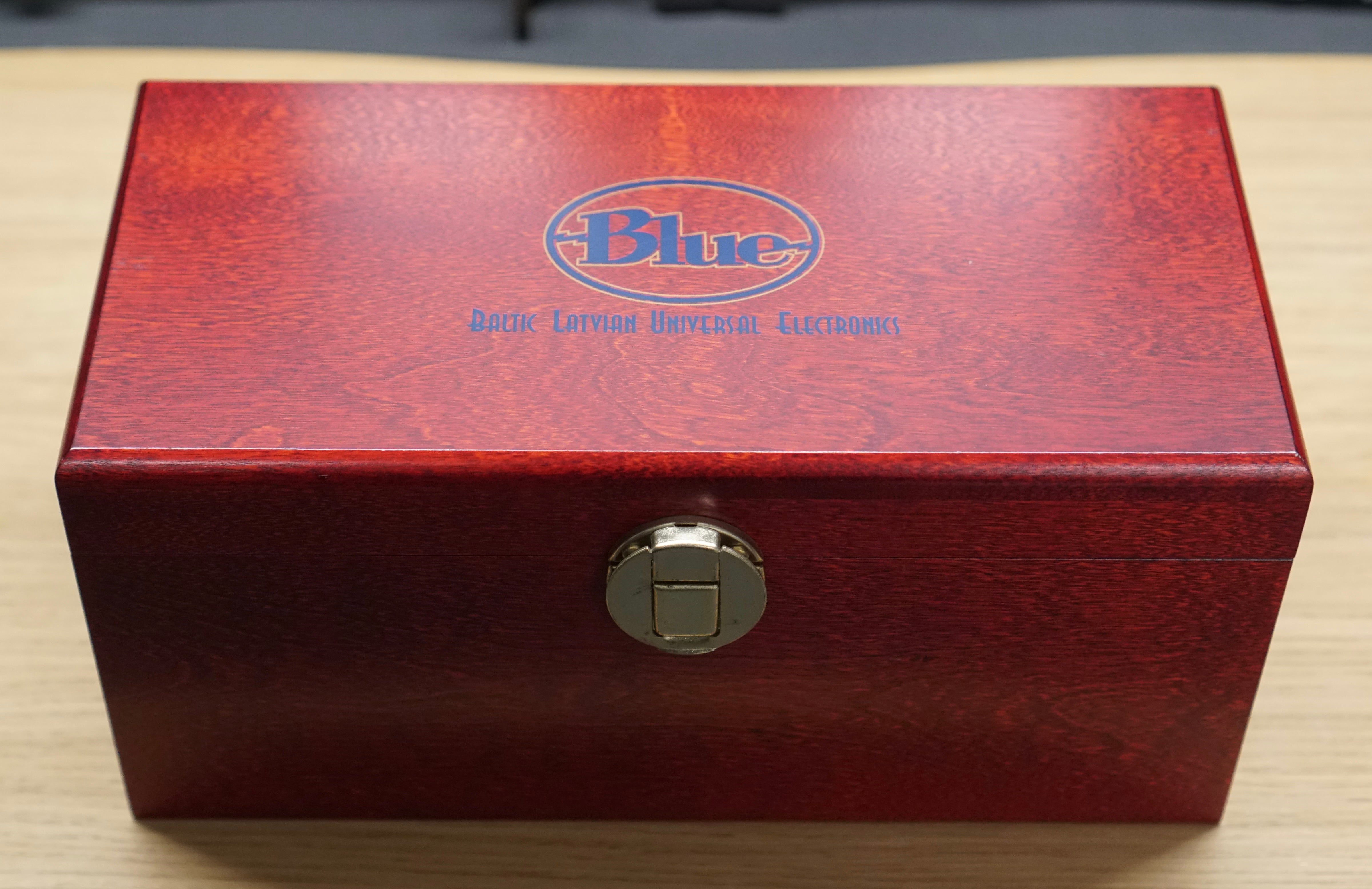 Blue Dragonfly Deluxe (Limited Edition)