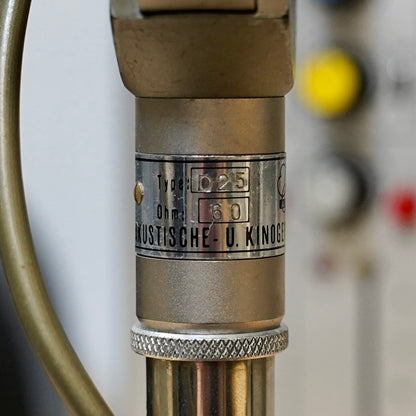 AKG D25