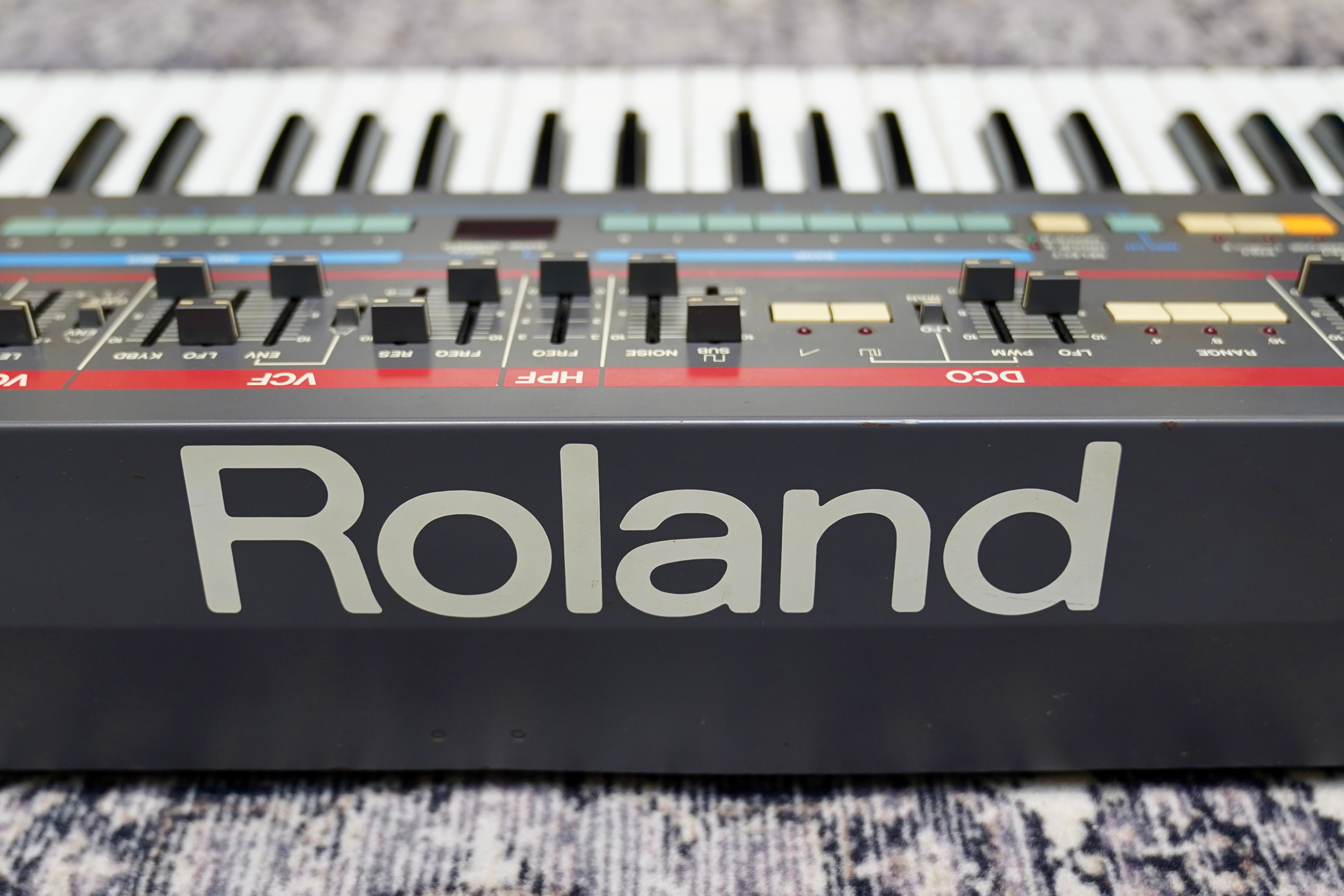 Roland Juno-106 Synthesizer