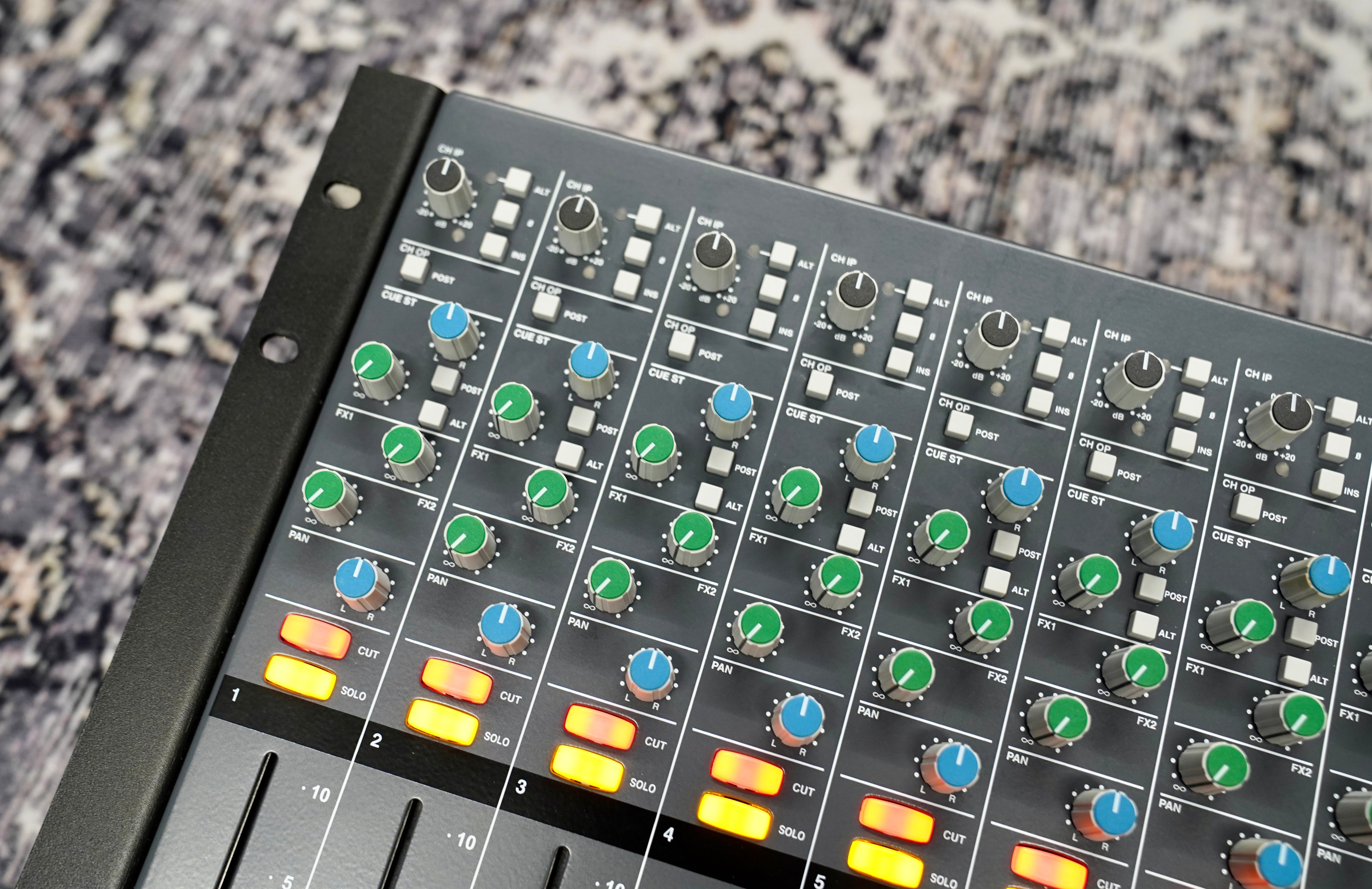 SSL X-Desk