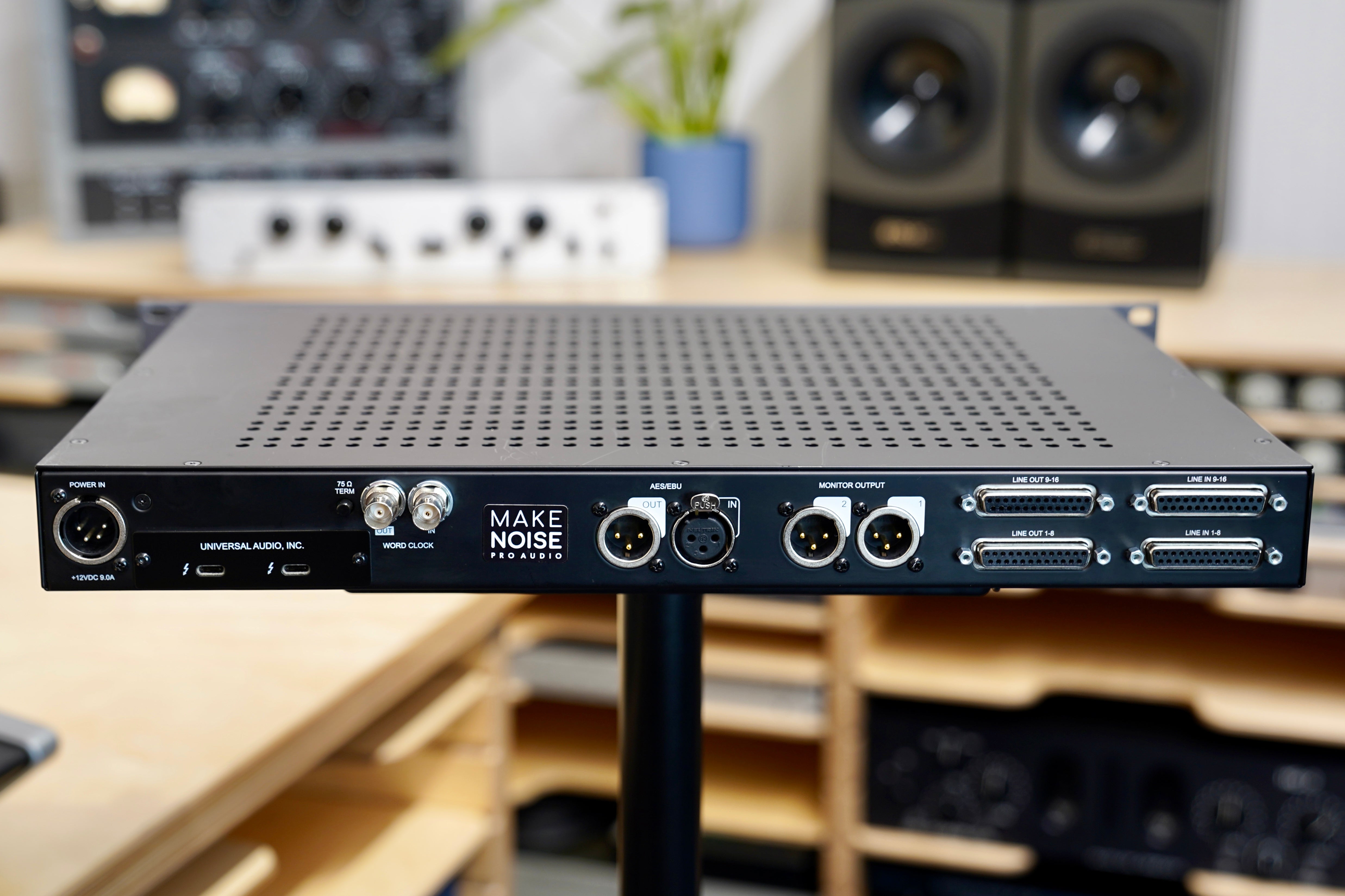Universal Audio Apollo X16 Thunderbolt 3 Audio Interface