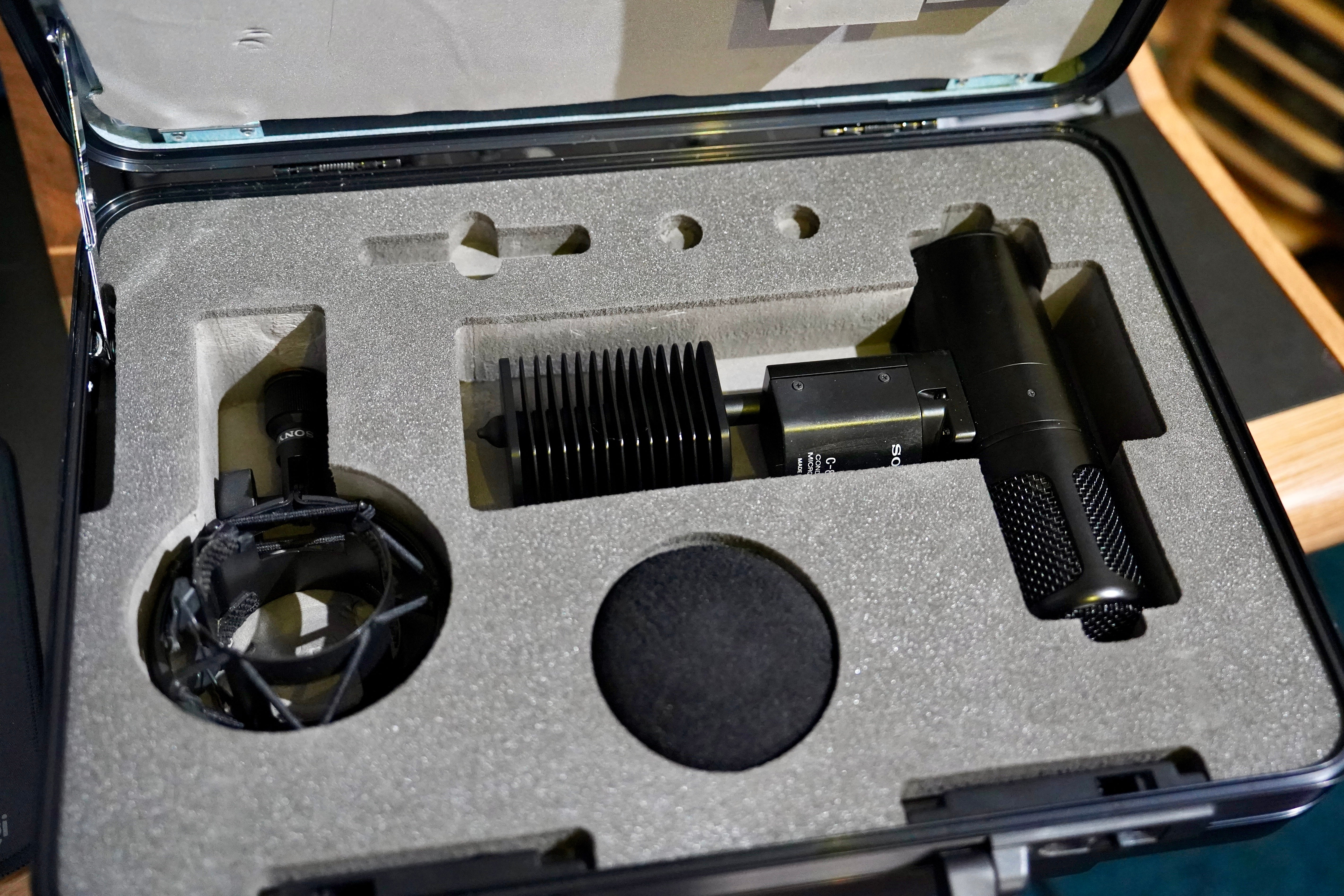 Sony C800G Studio Tube Condenser Microphone