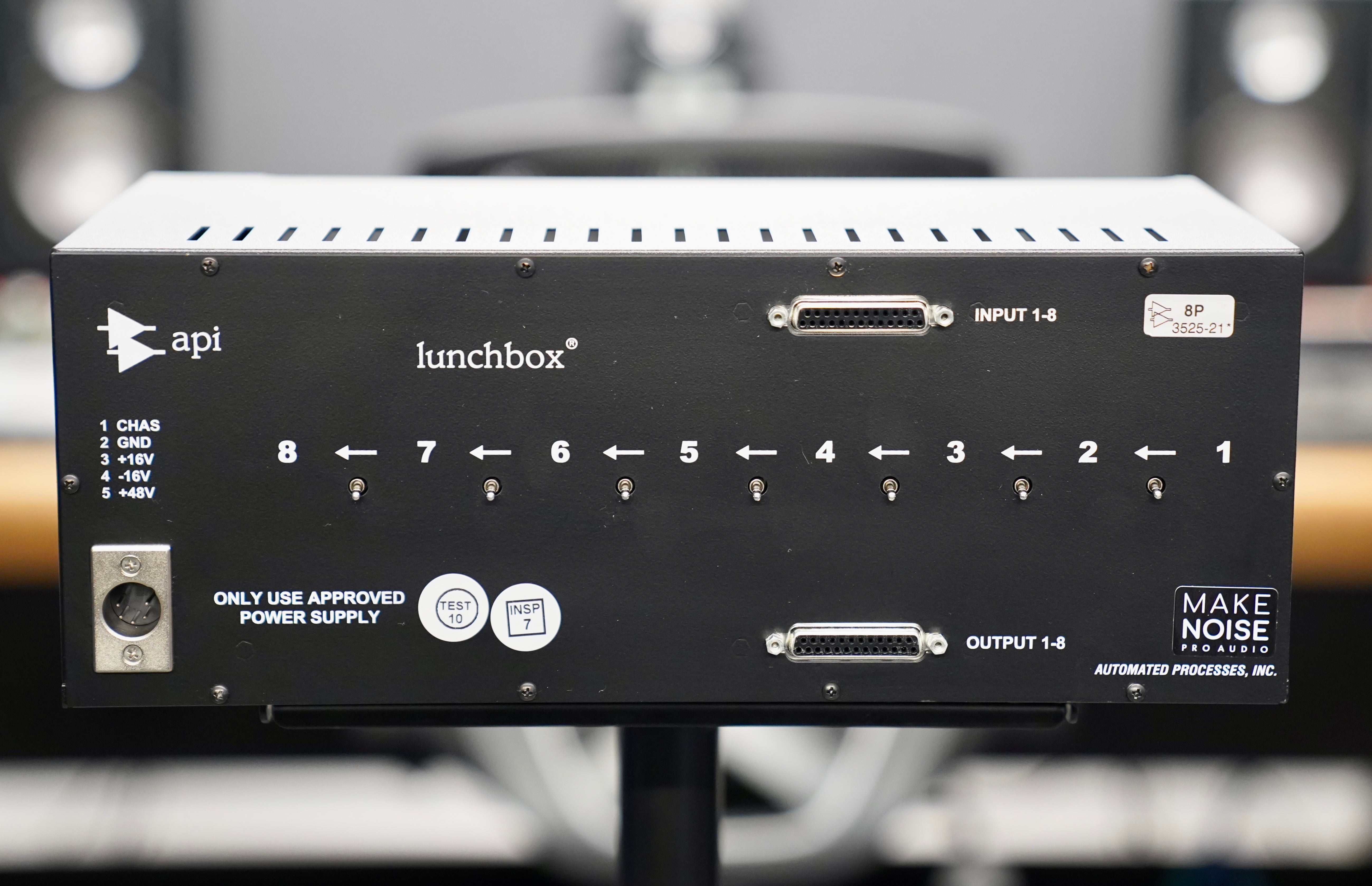 API 500-8P 500 Series Chassis