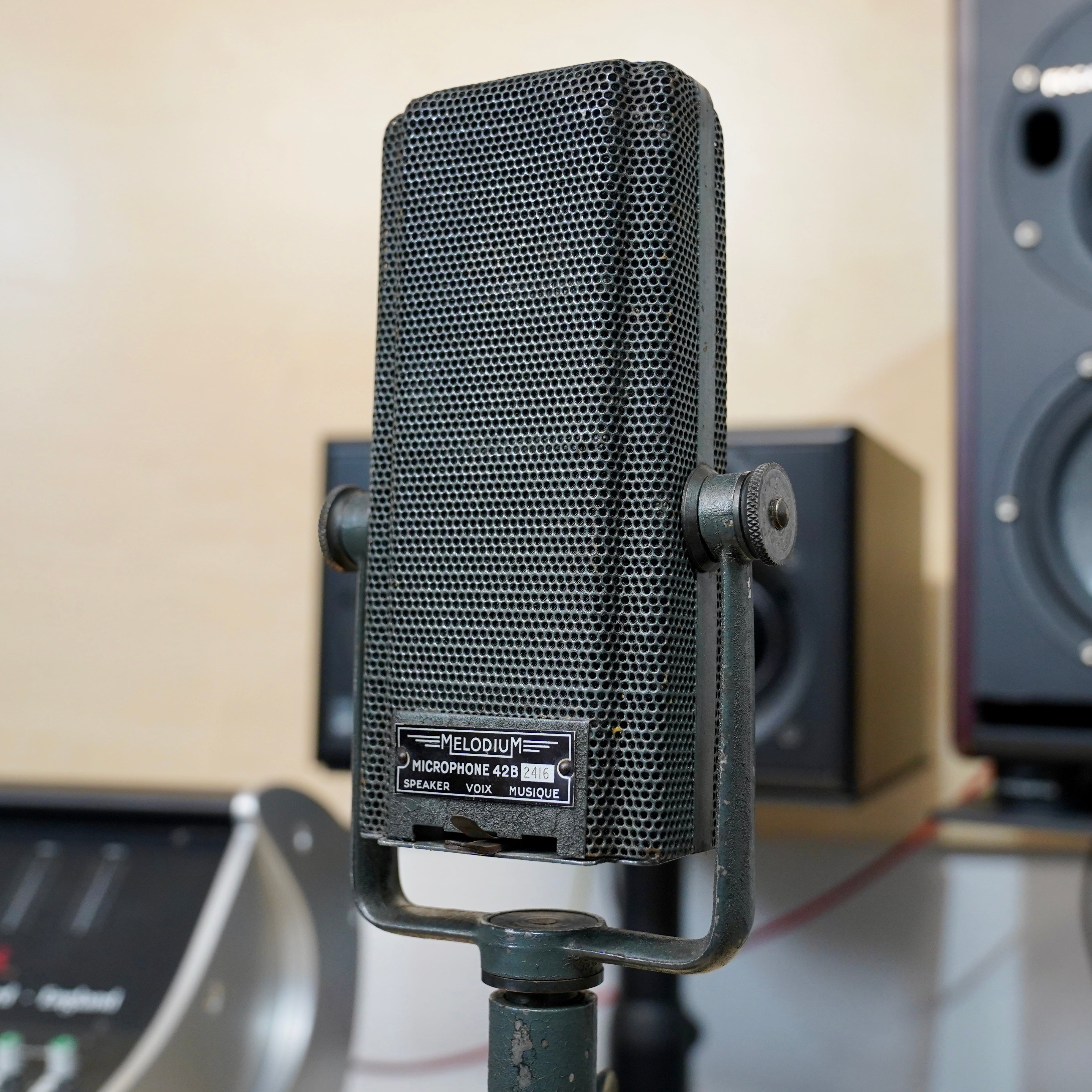 Melodium 42B Ribbon Microphone