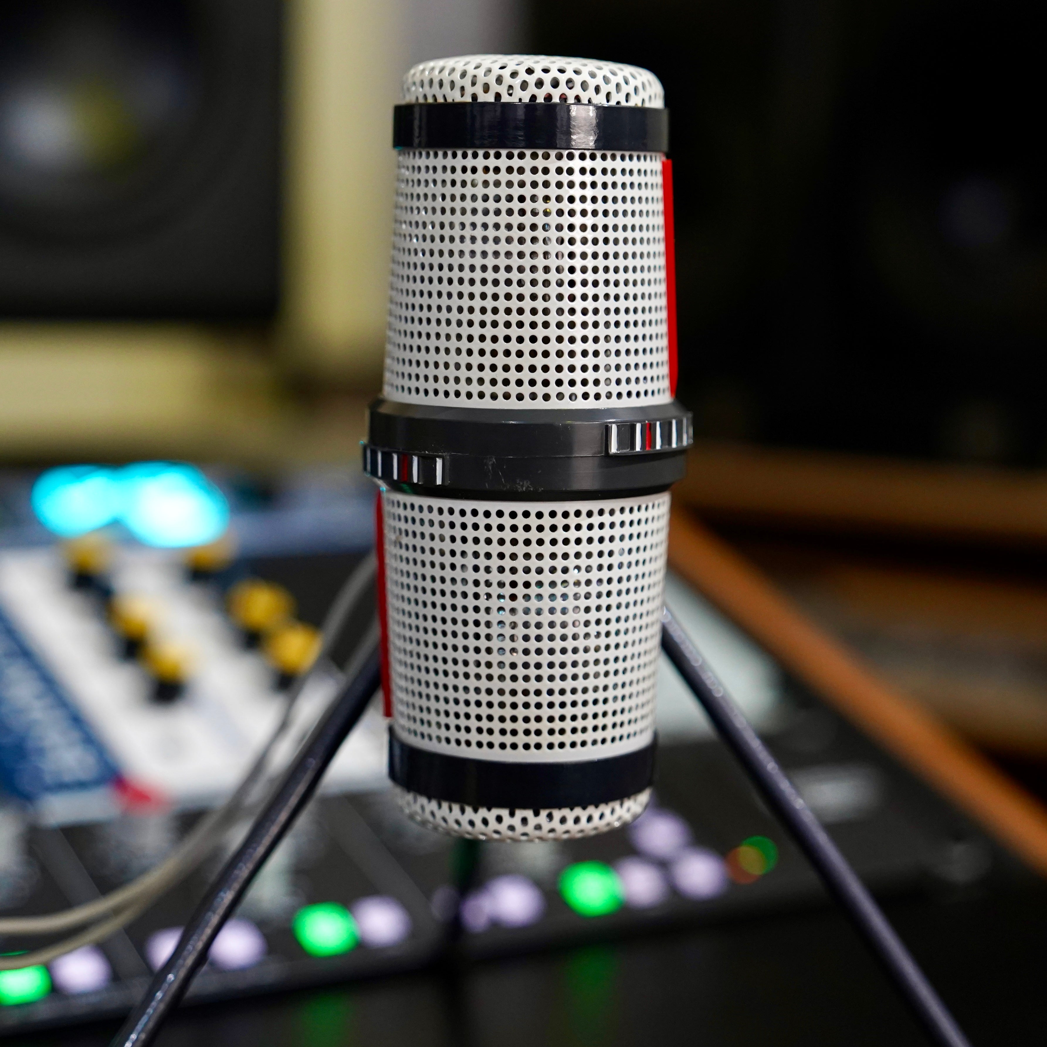 Saba (AKG) D-77/200