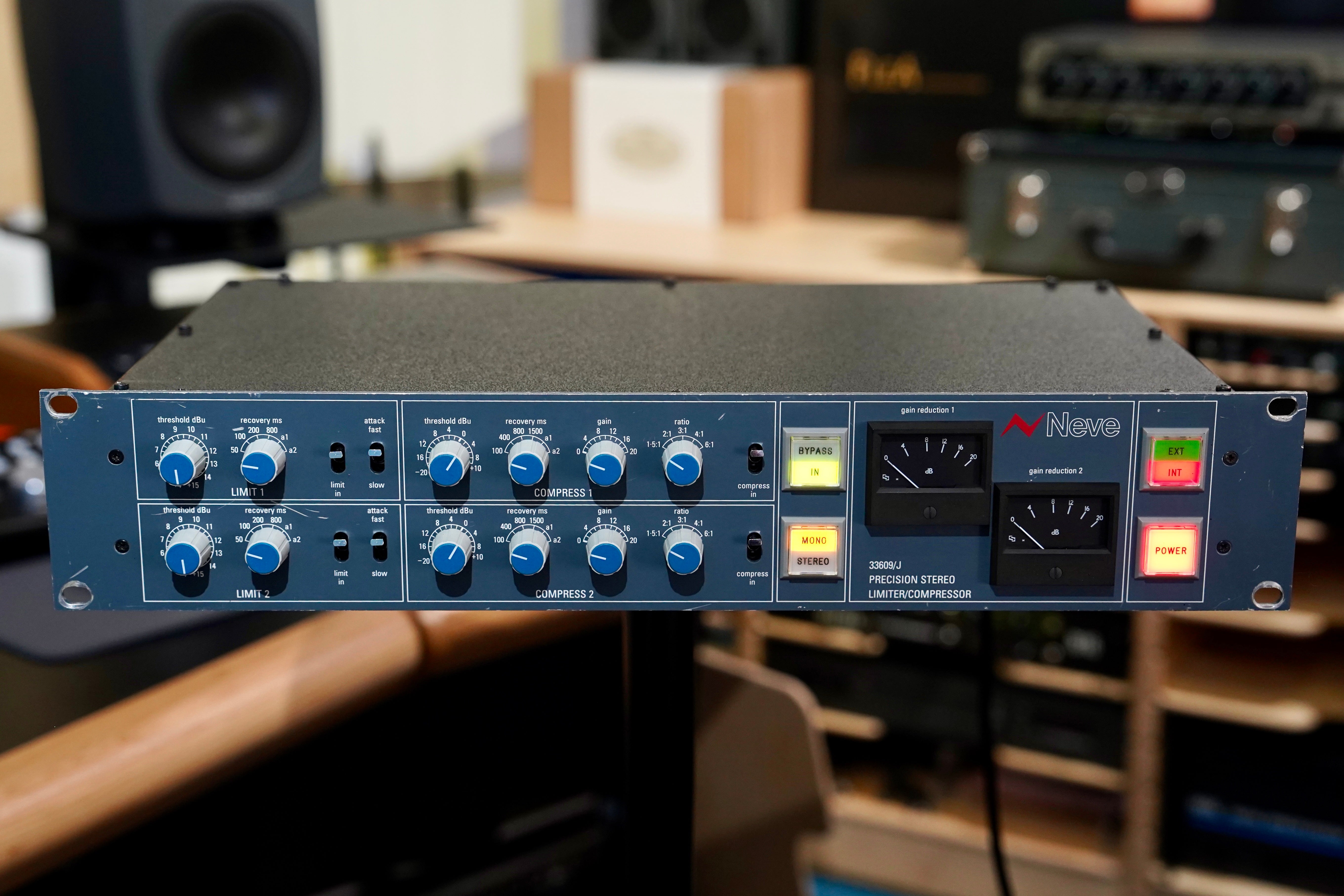 Neve 33609/J