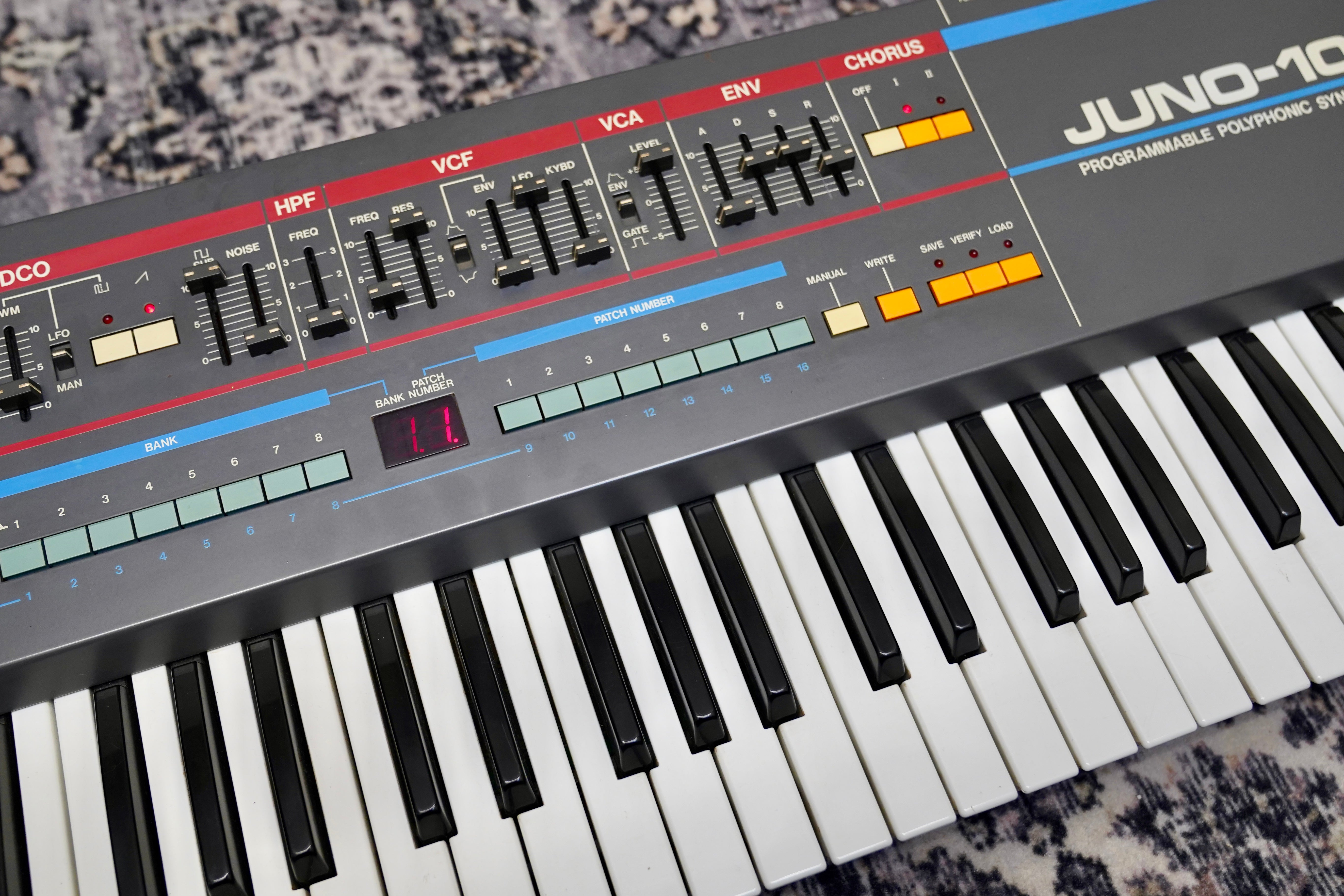 Roland Juno-106 Synthesizer