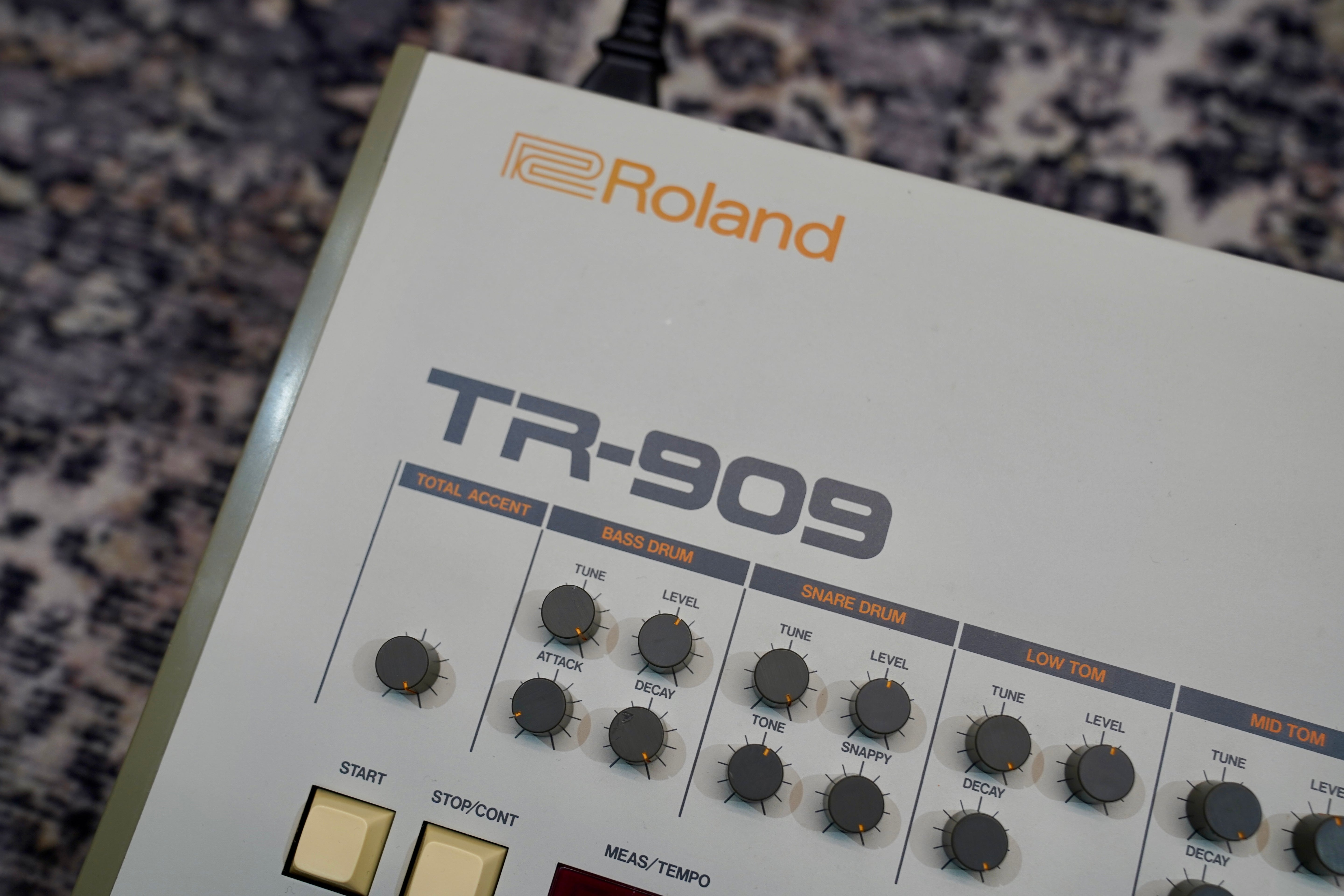 Roland TR-909 Rhythm Composer