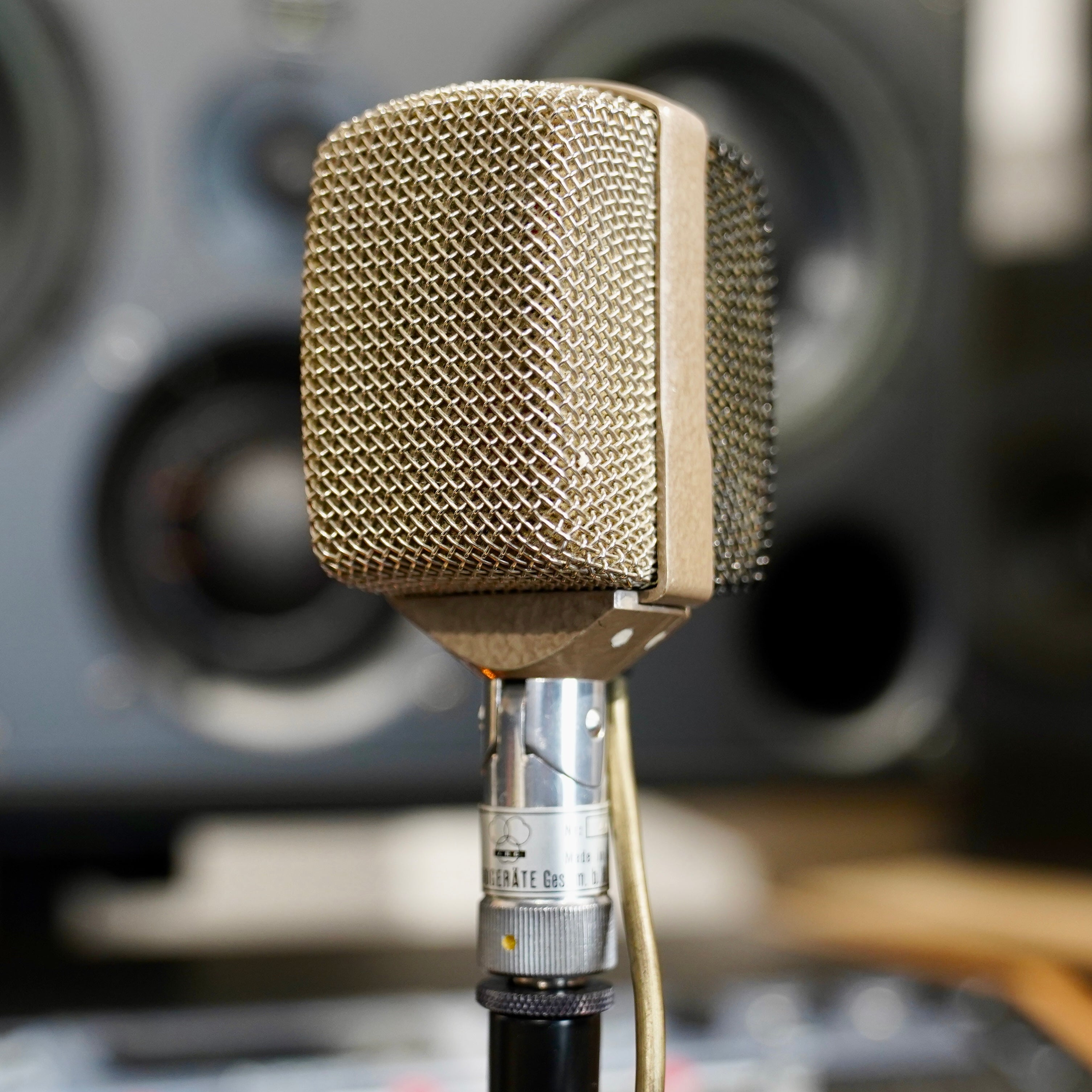 AKG D12 Cardioid Dynamic Microphone