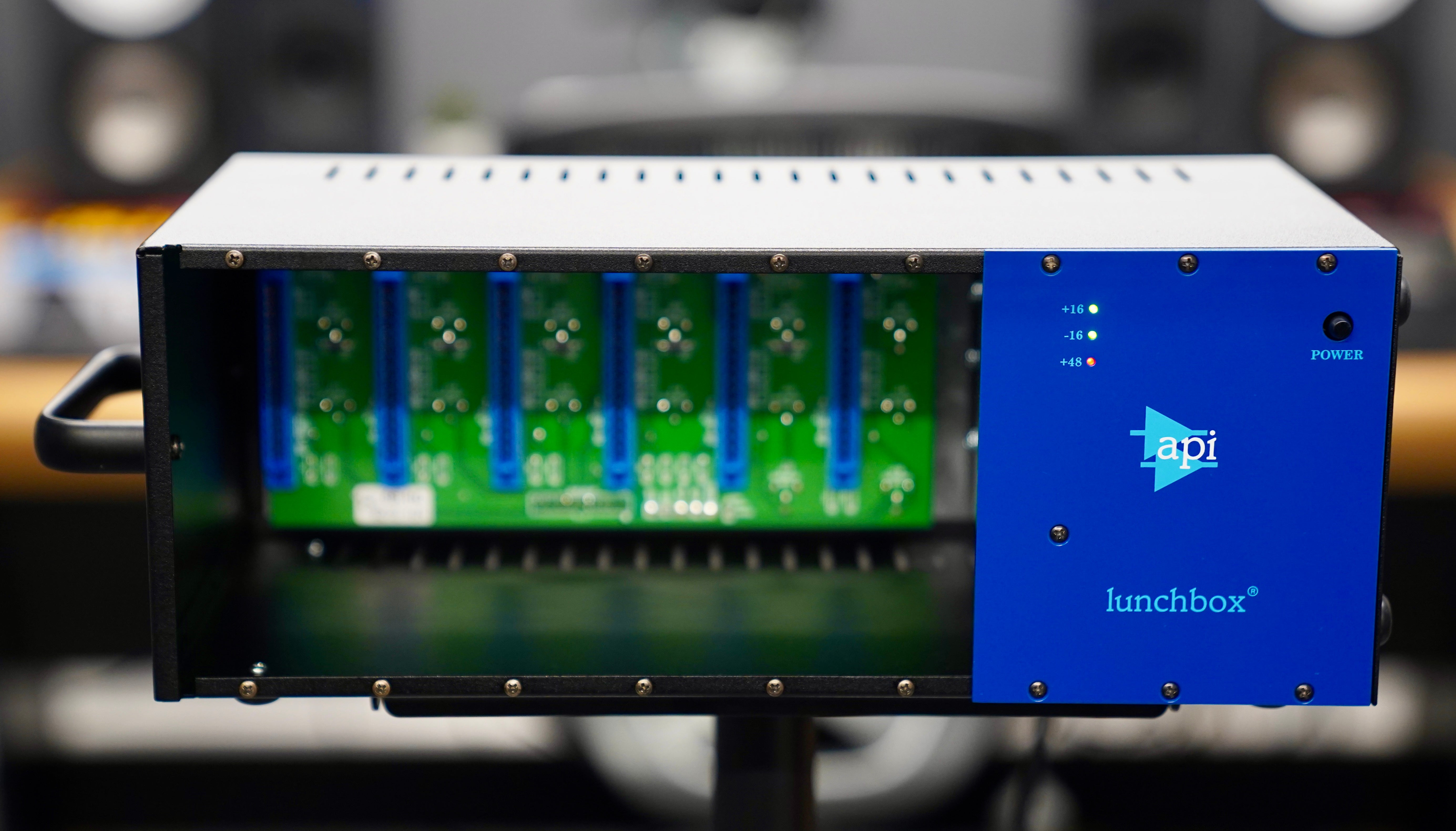 API 500-6B HC 500 Series Chassis