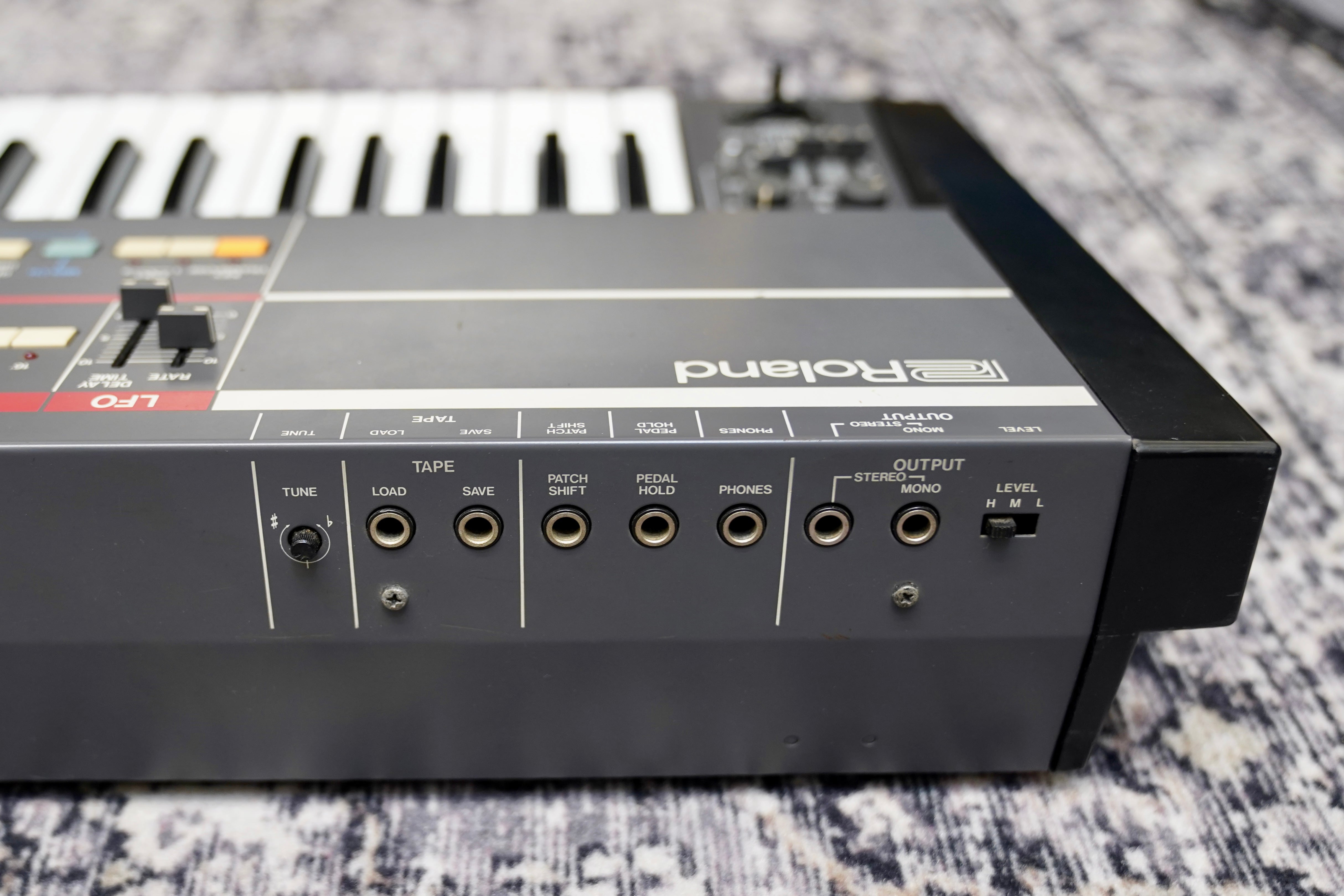 Roland Juno-106 Synthesizer