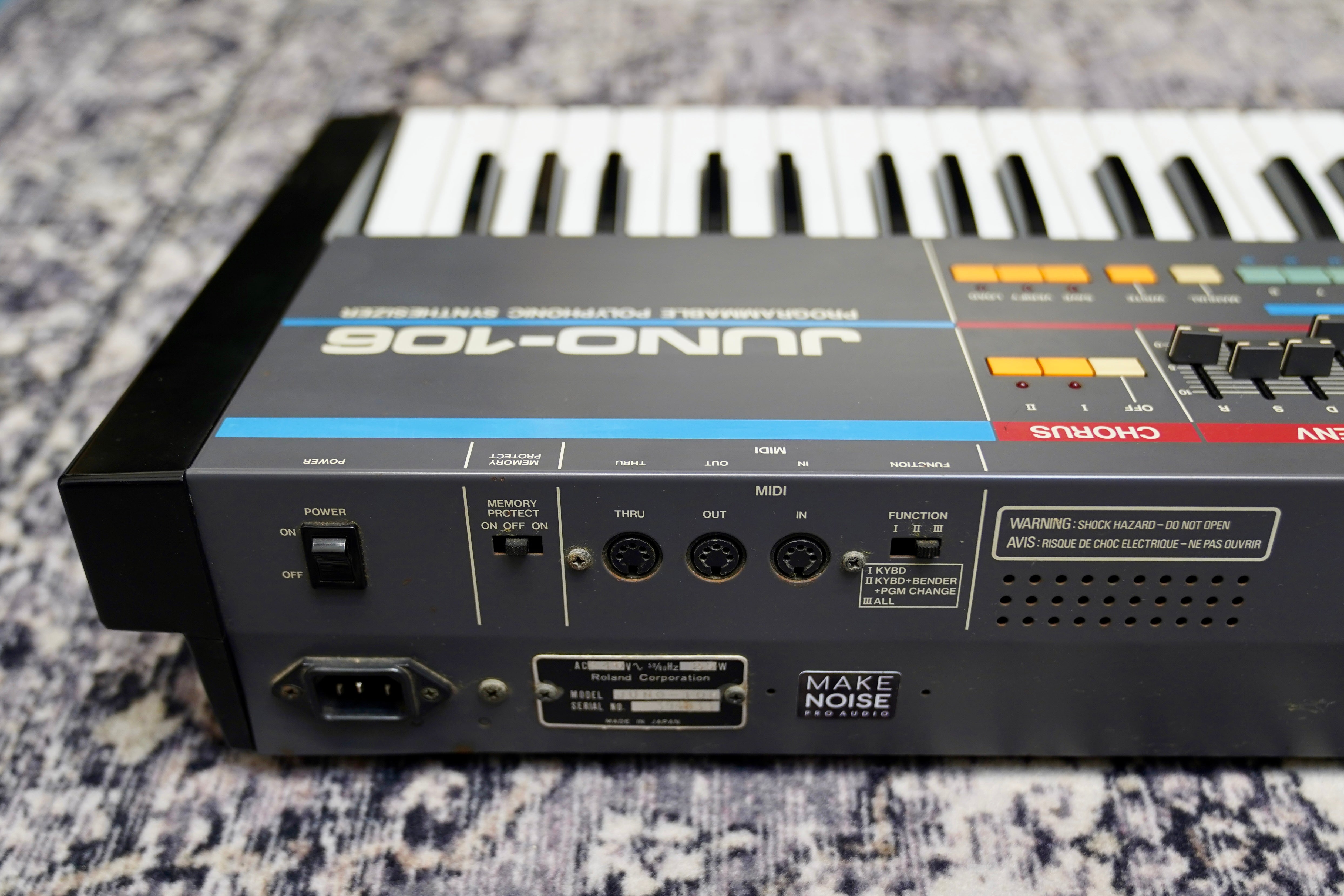 Roland Juno-106 Synthesizer