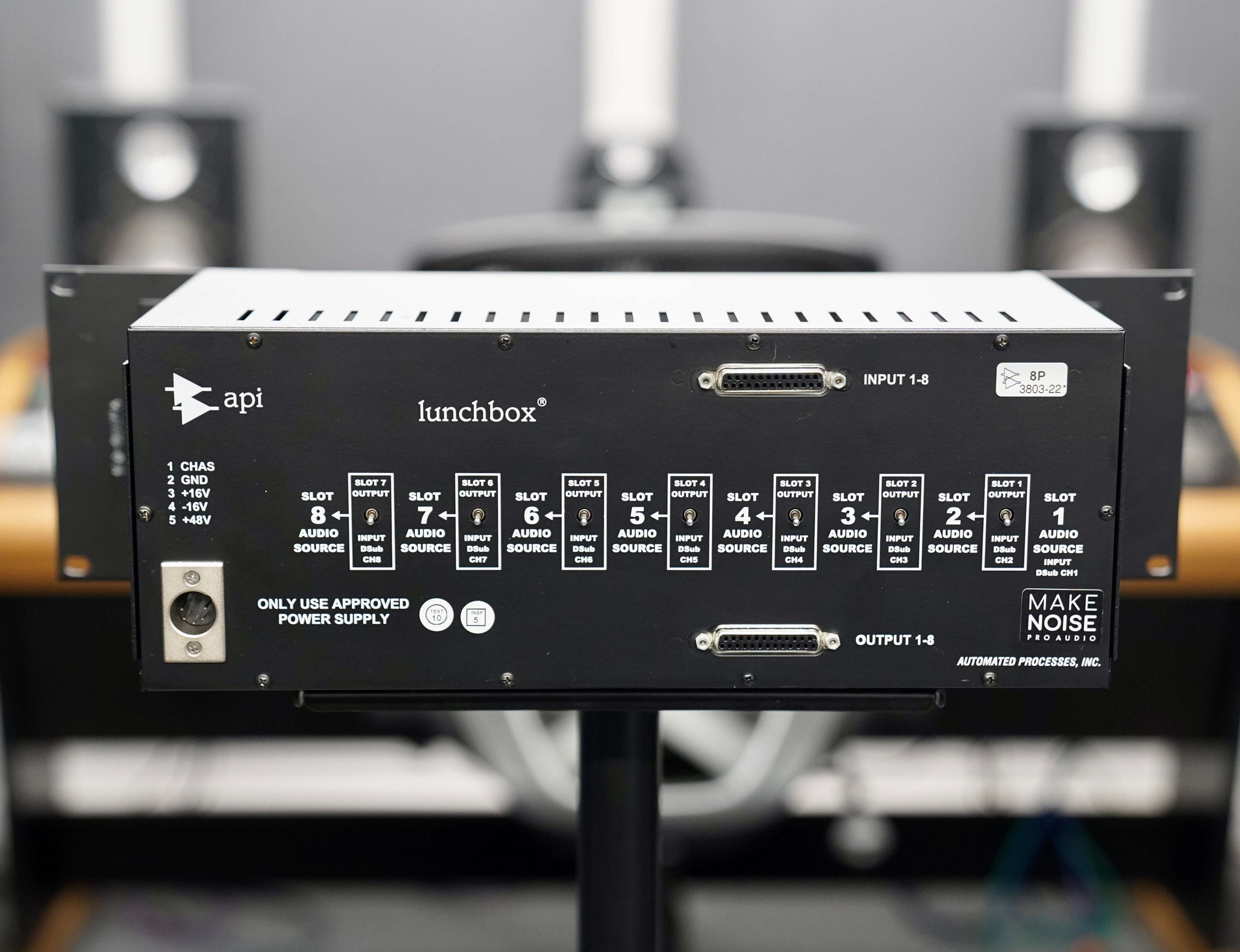 API 500-8P 500 Series Chassis