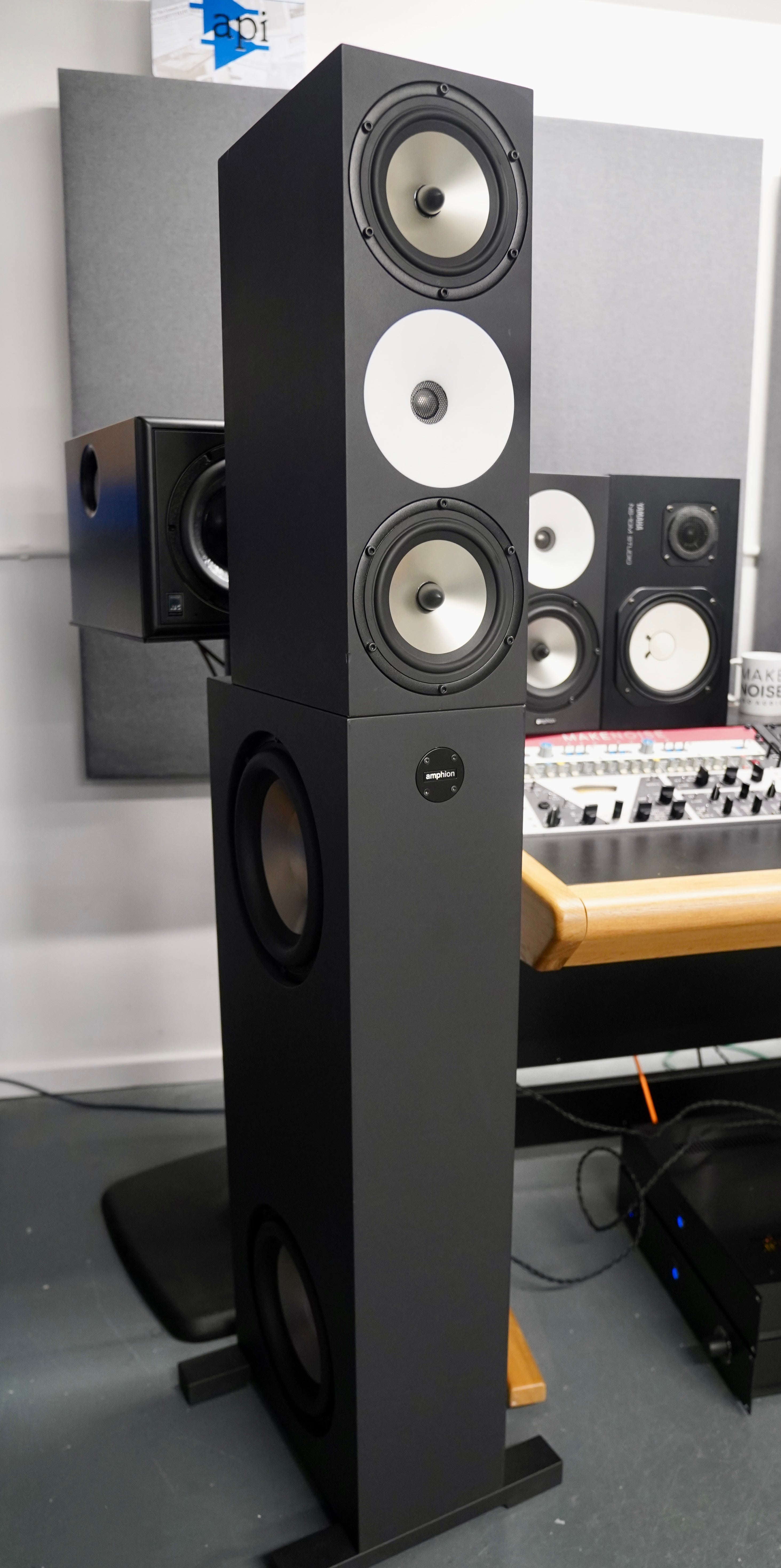 Amphion Two18 + BaseOne25 (Pair)