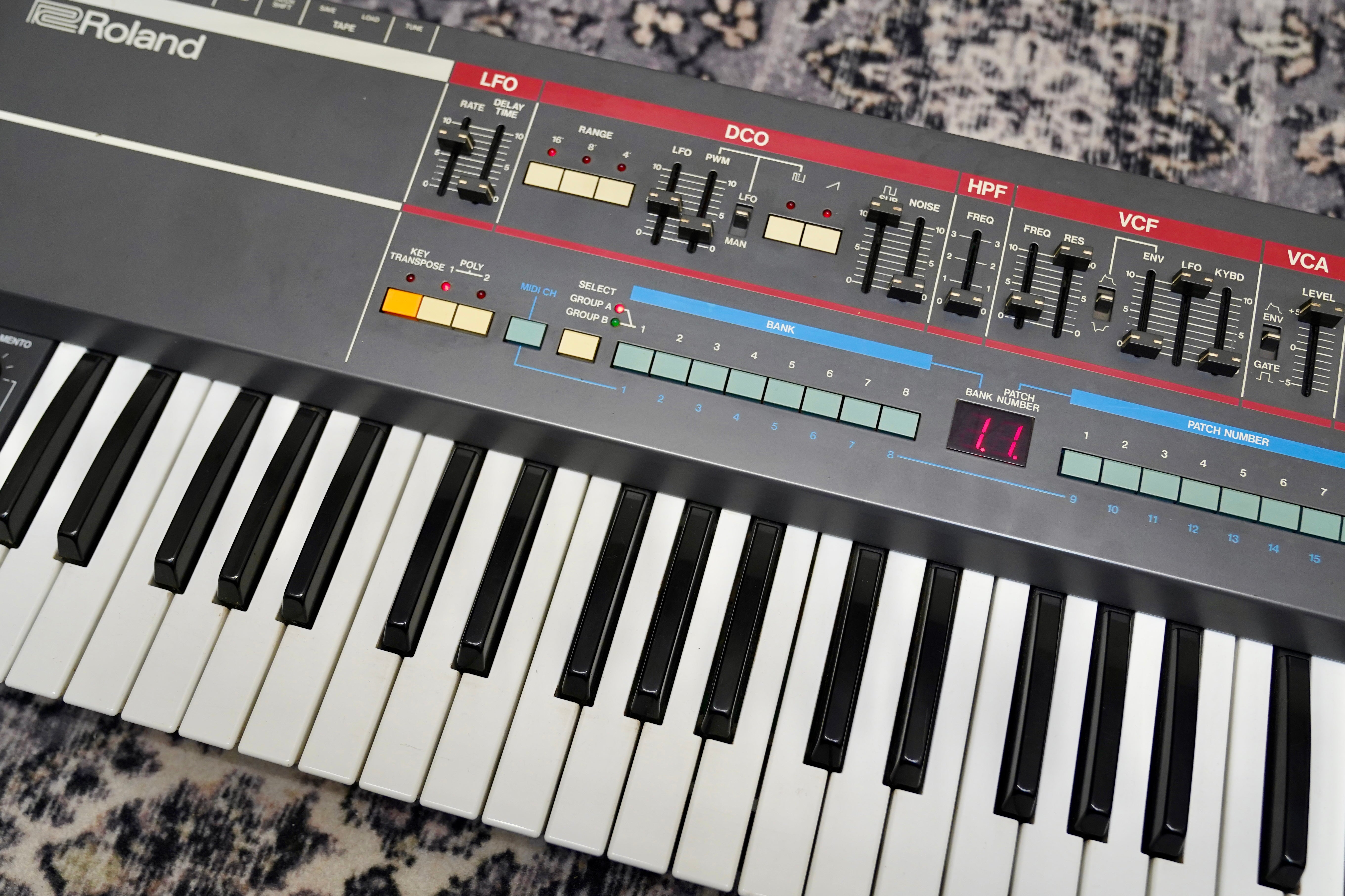 Roland Juno-106 Synthesizer