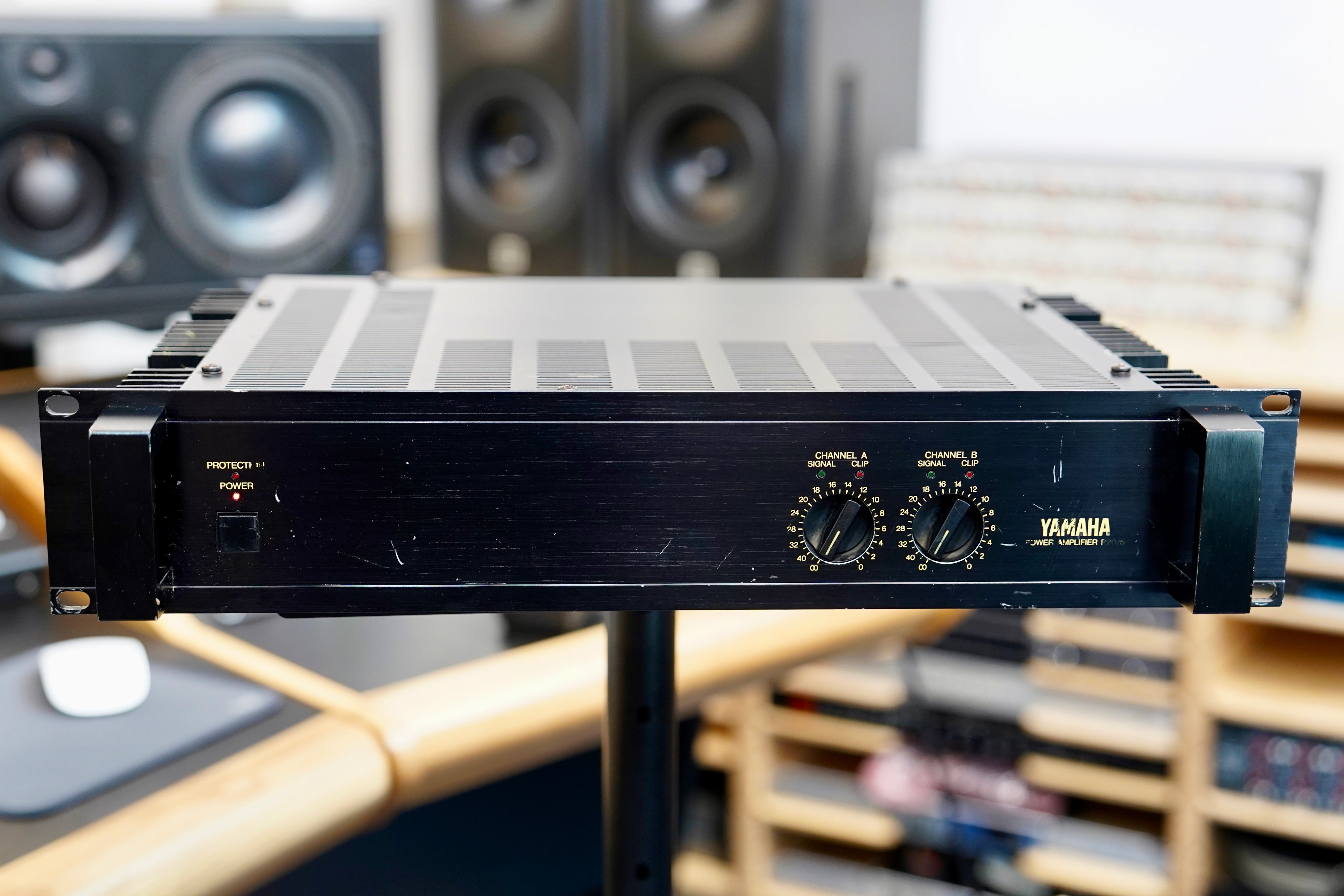 Yamaha P2075 Power Amplifier