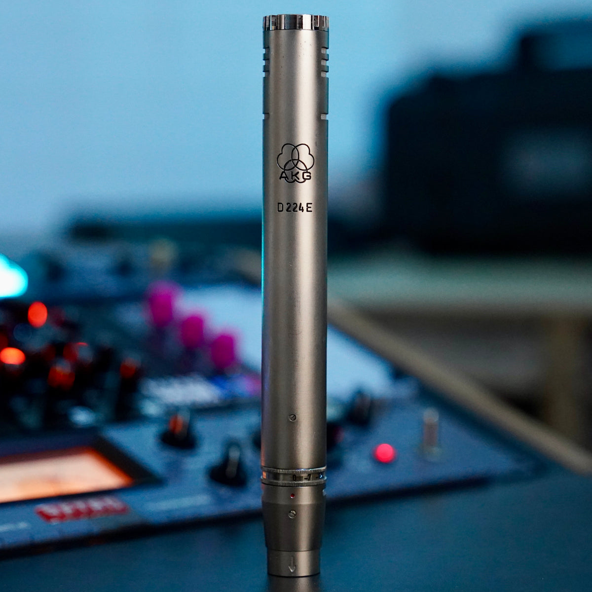 AKG D224E