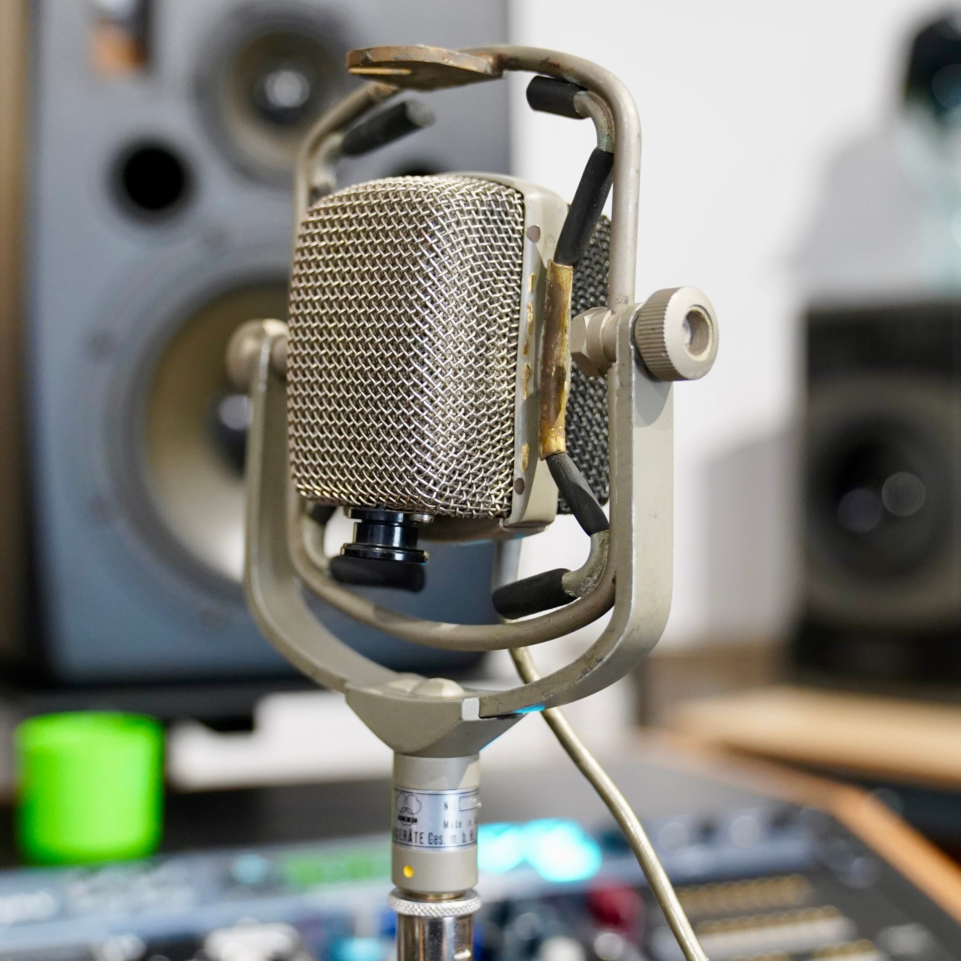 AKG D25