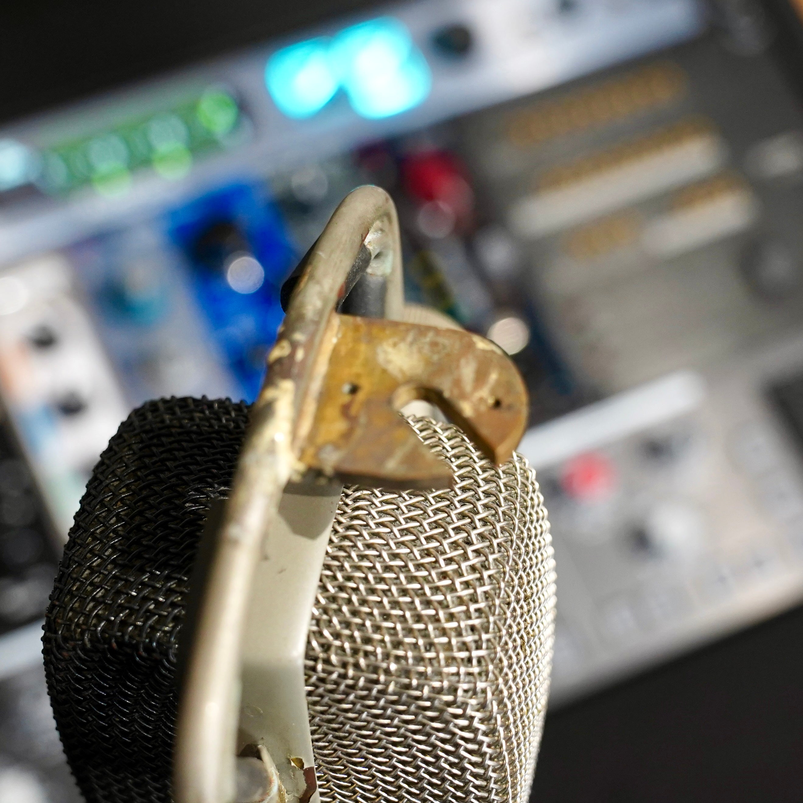 AKG D25