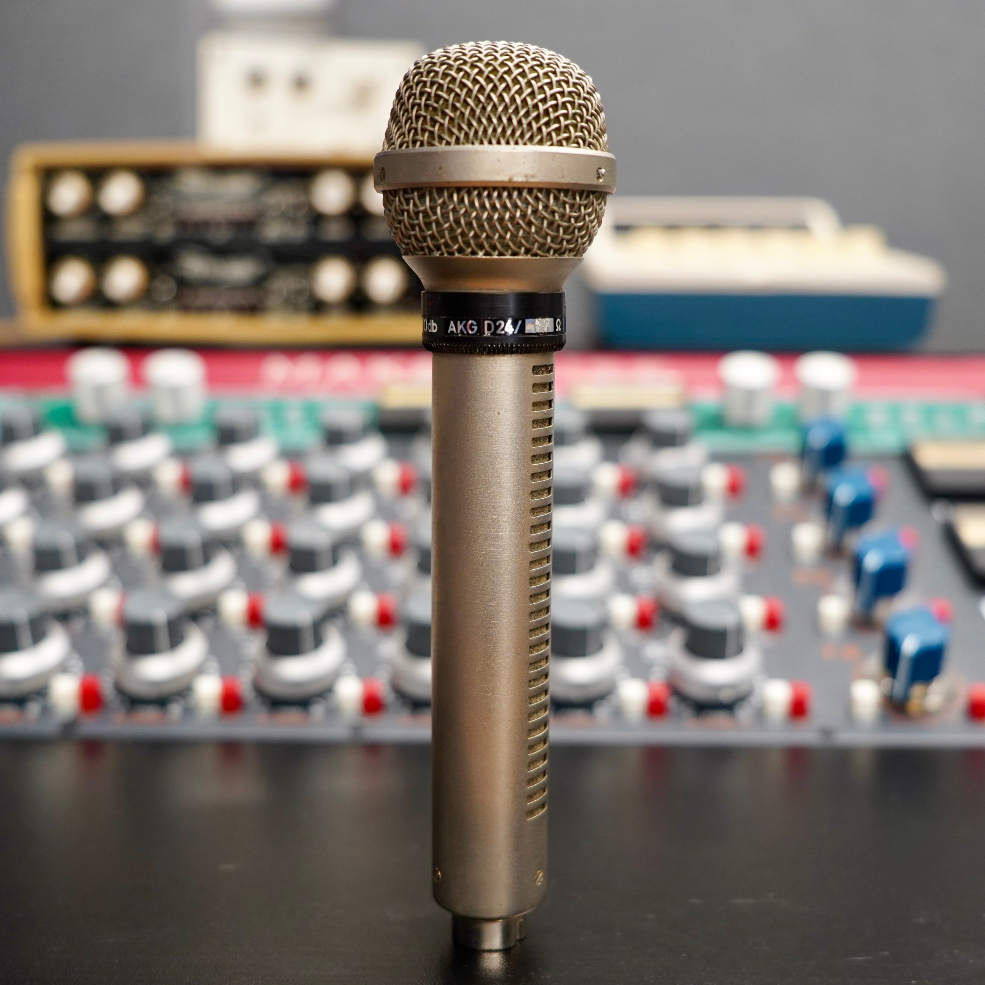 AKG D24
