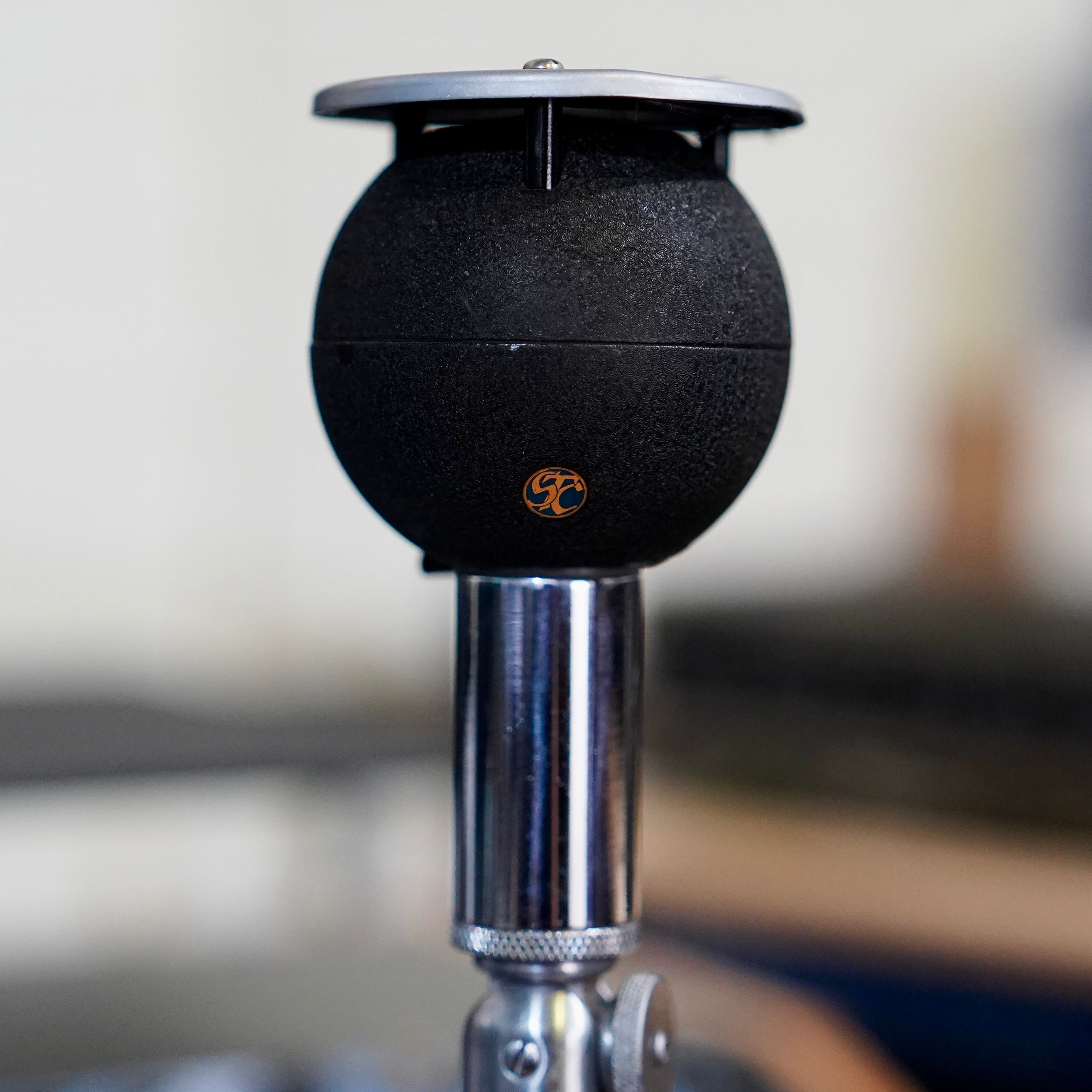 STC 4021J Ball & Biscuit Microphone