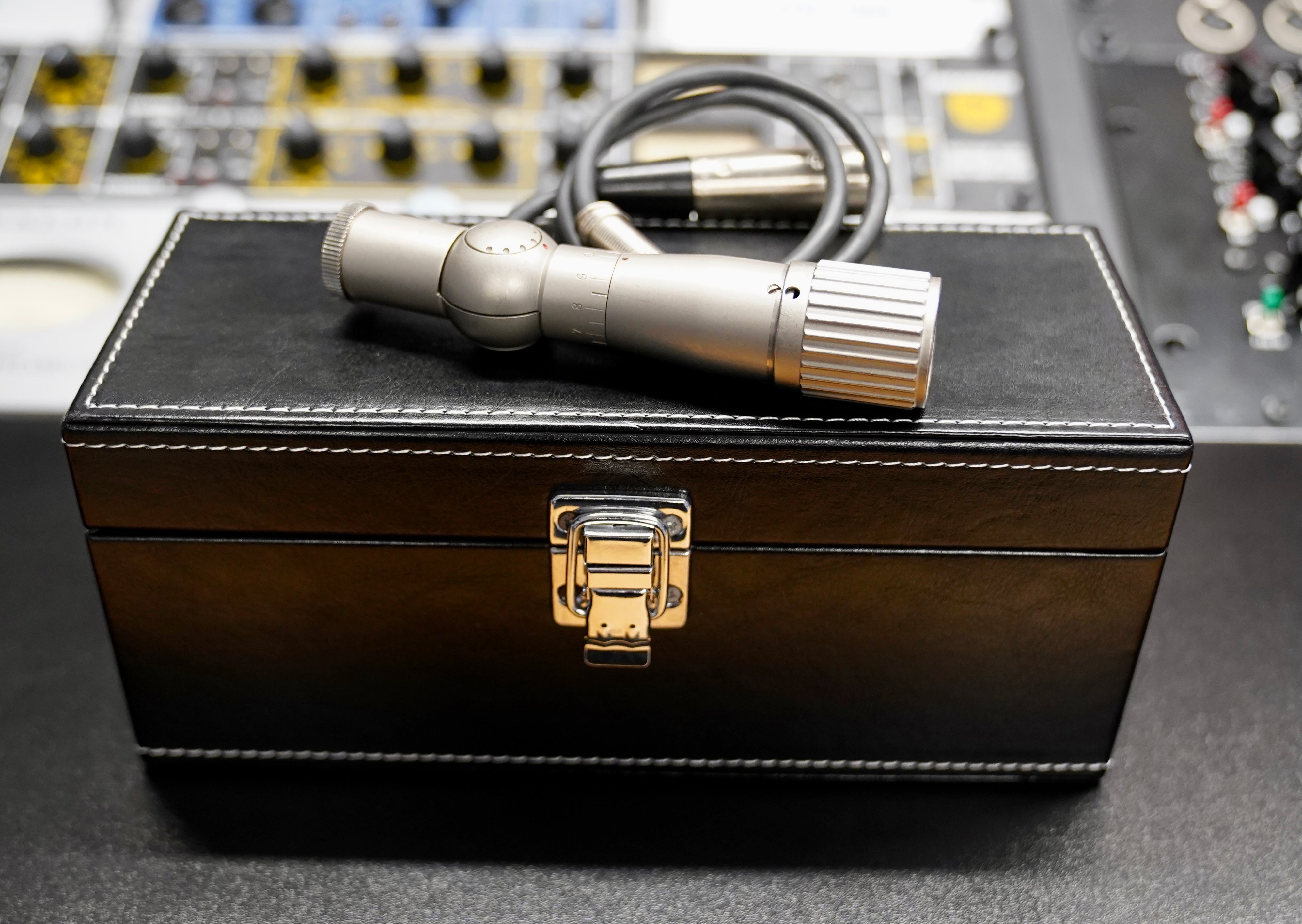 Neumann U87 (1977)
