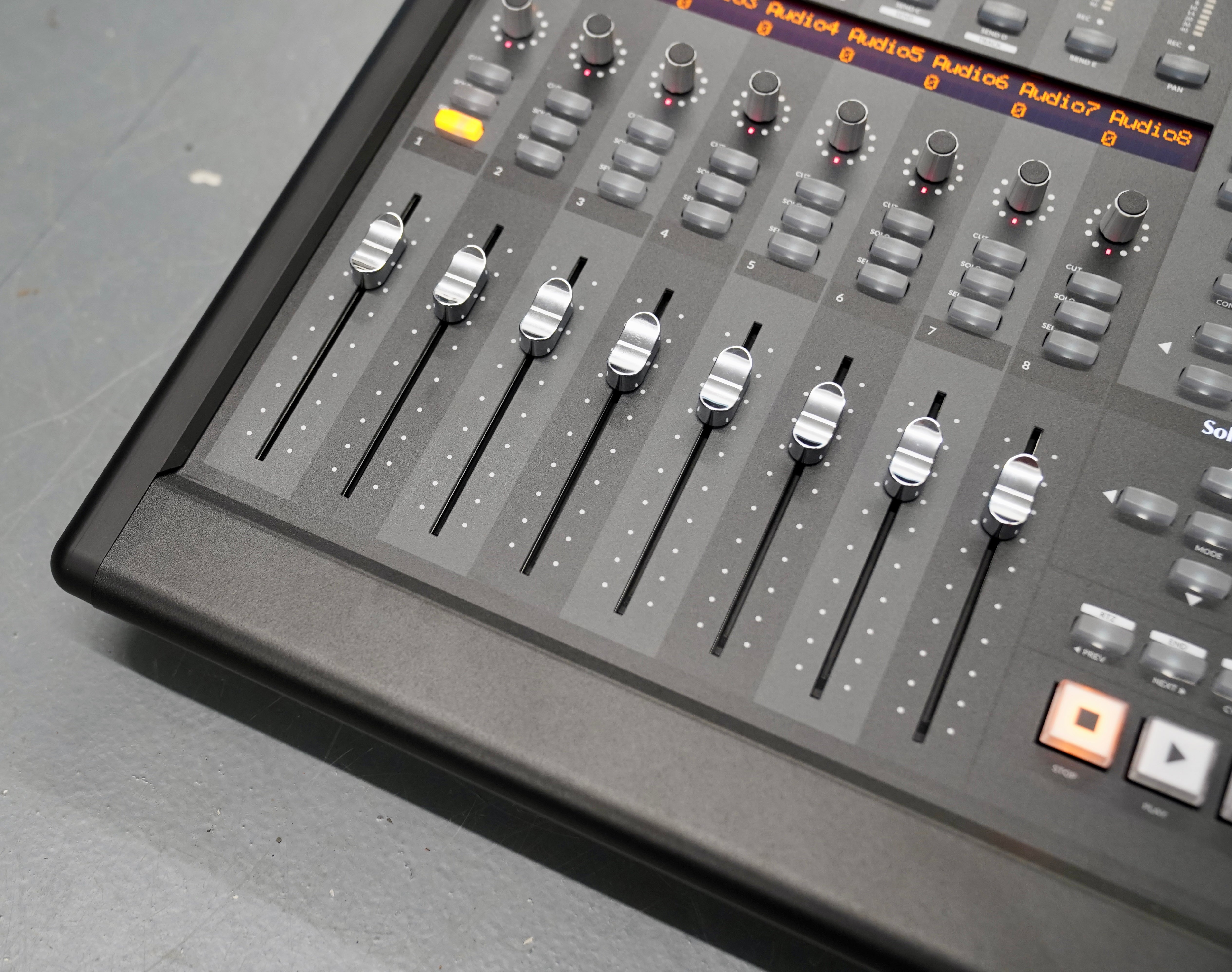 SSL Nucleus 2 Dark