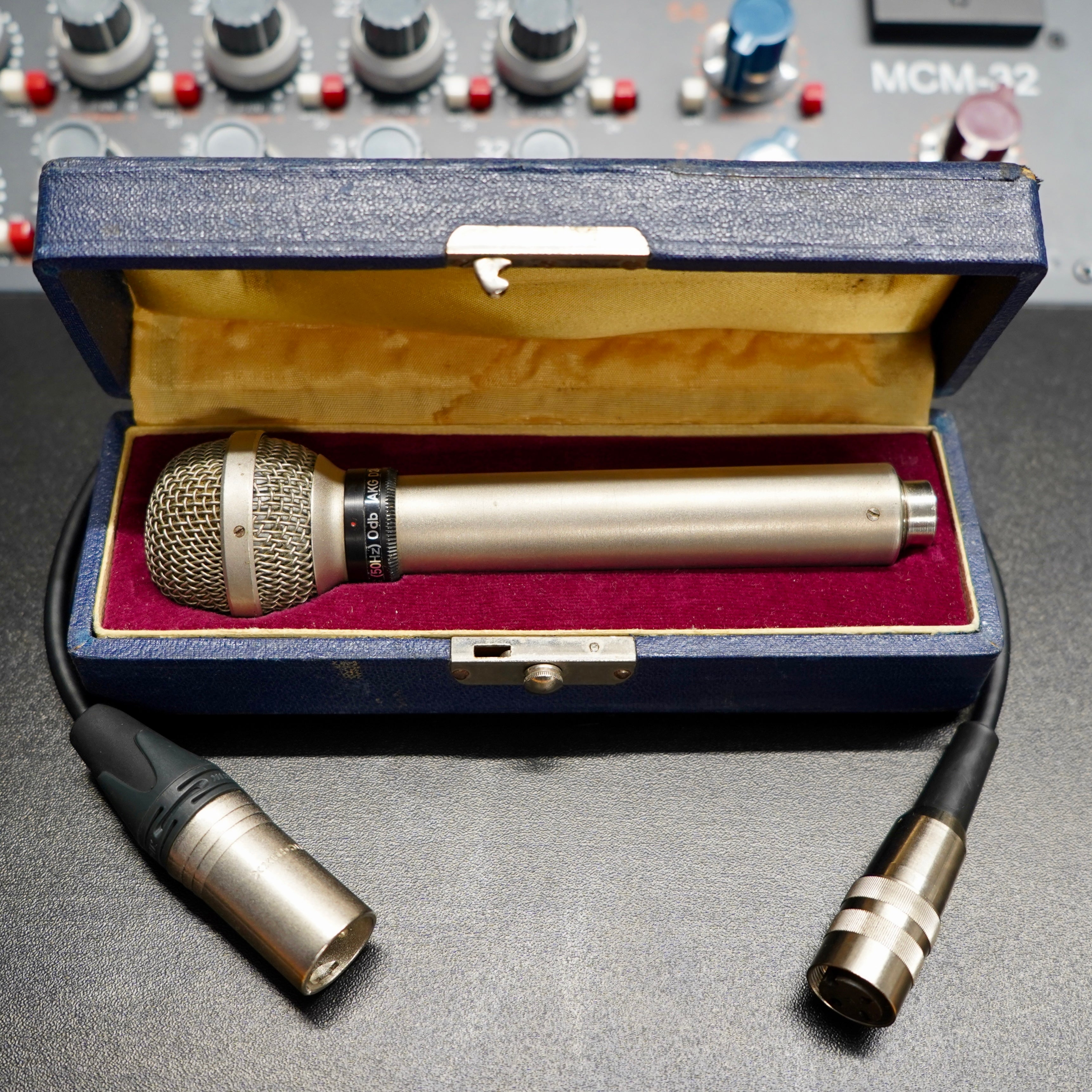 AKG D24