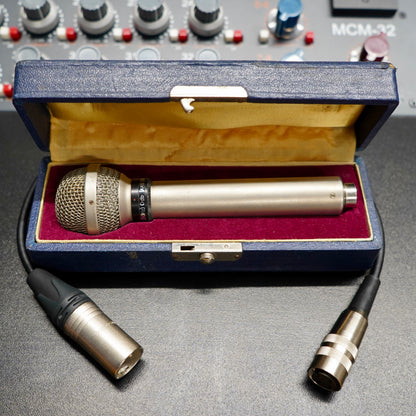 AKG D24