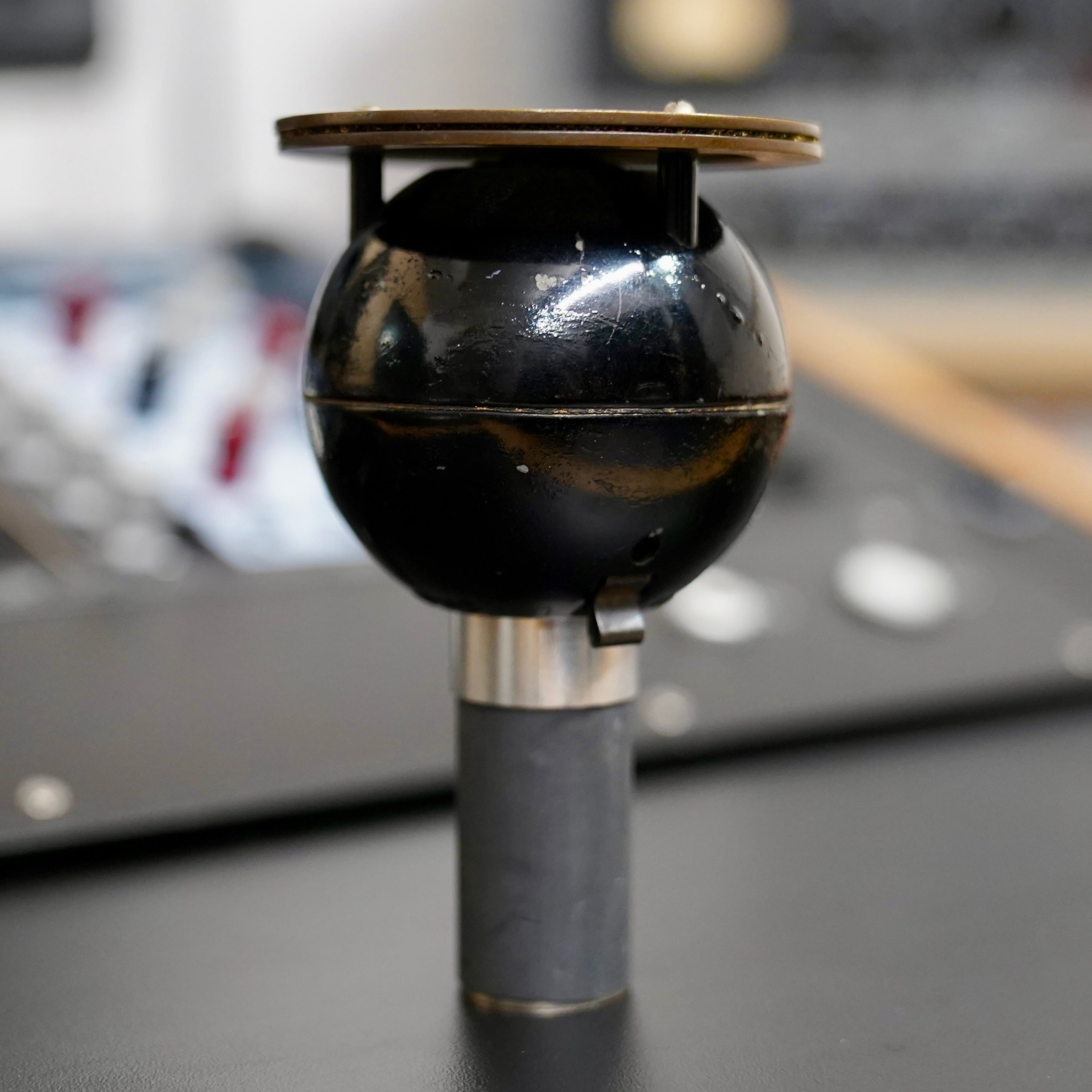 STC 4021 Ball & Biscuit Microphone